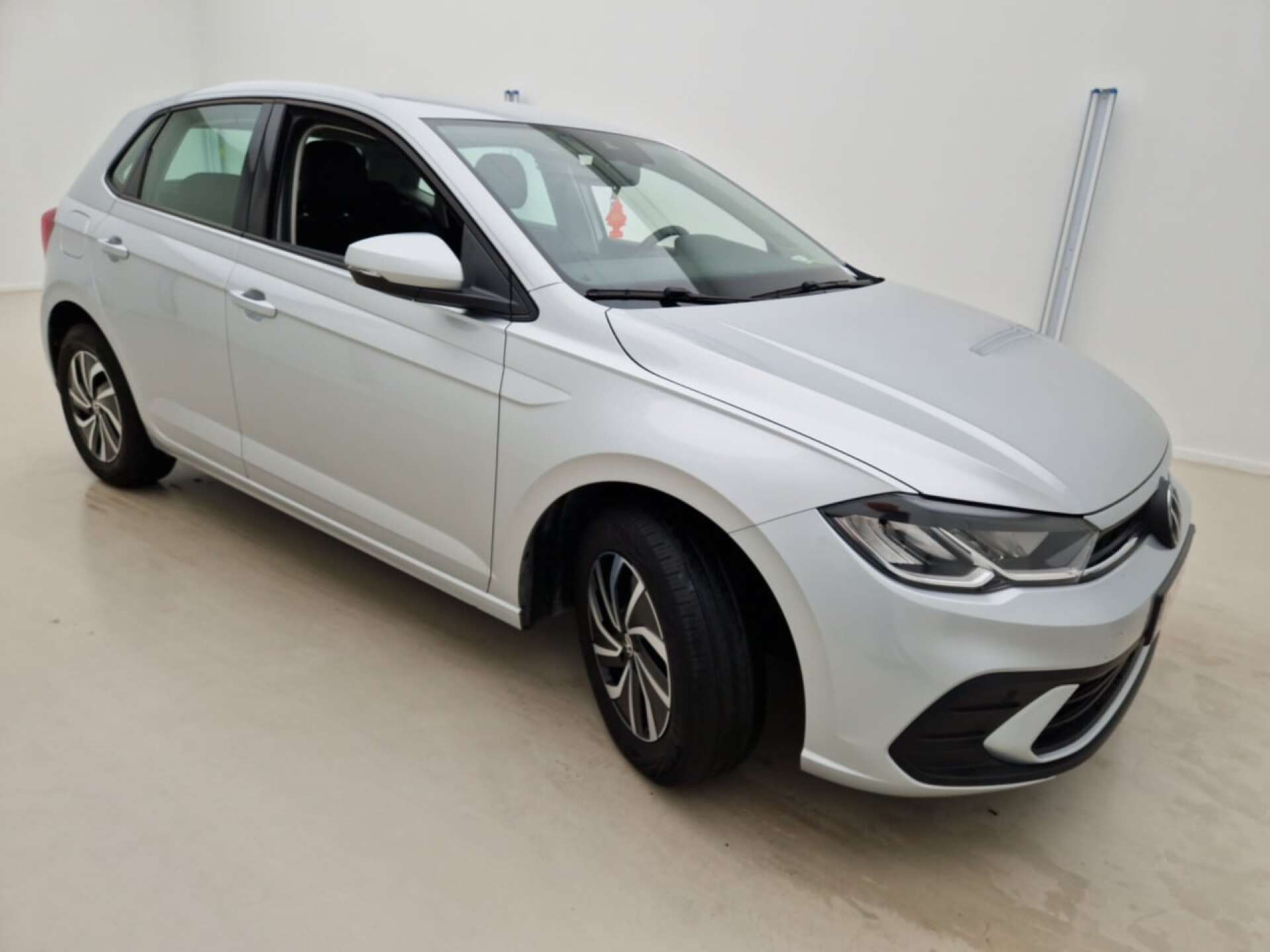Volkswagen Polo 1.0 TSI Life Business - Petrol - Automatic - 95 hp - 44.419 km