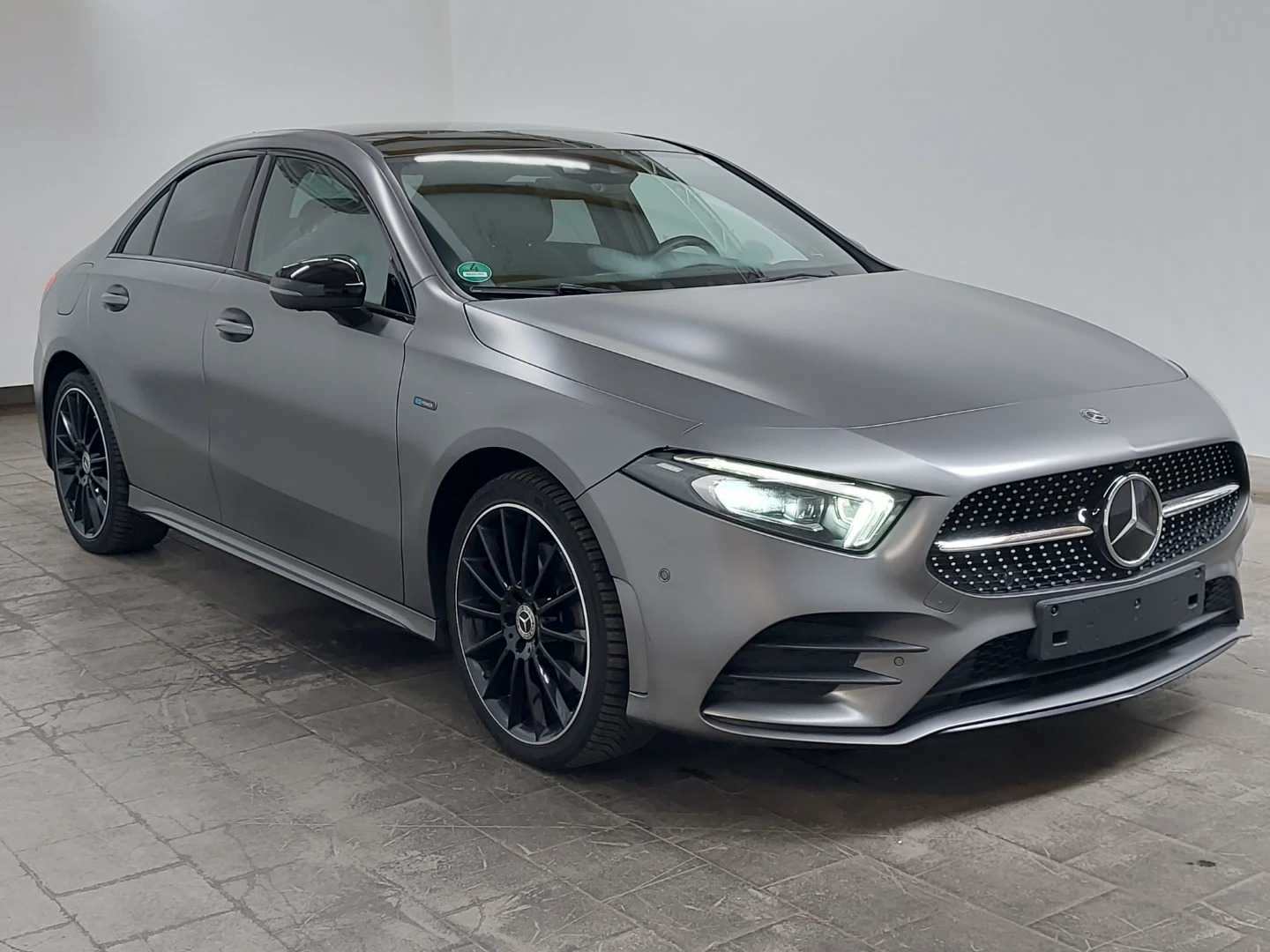 Mercedes-Benz A 250e AMG Line - Hybrid - Automatic - 160 hp - 147.477 km