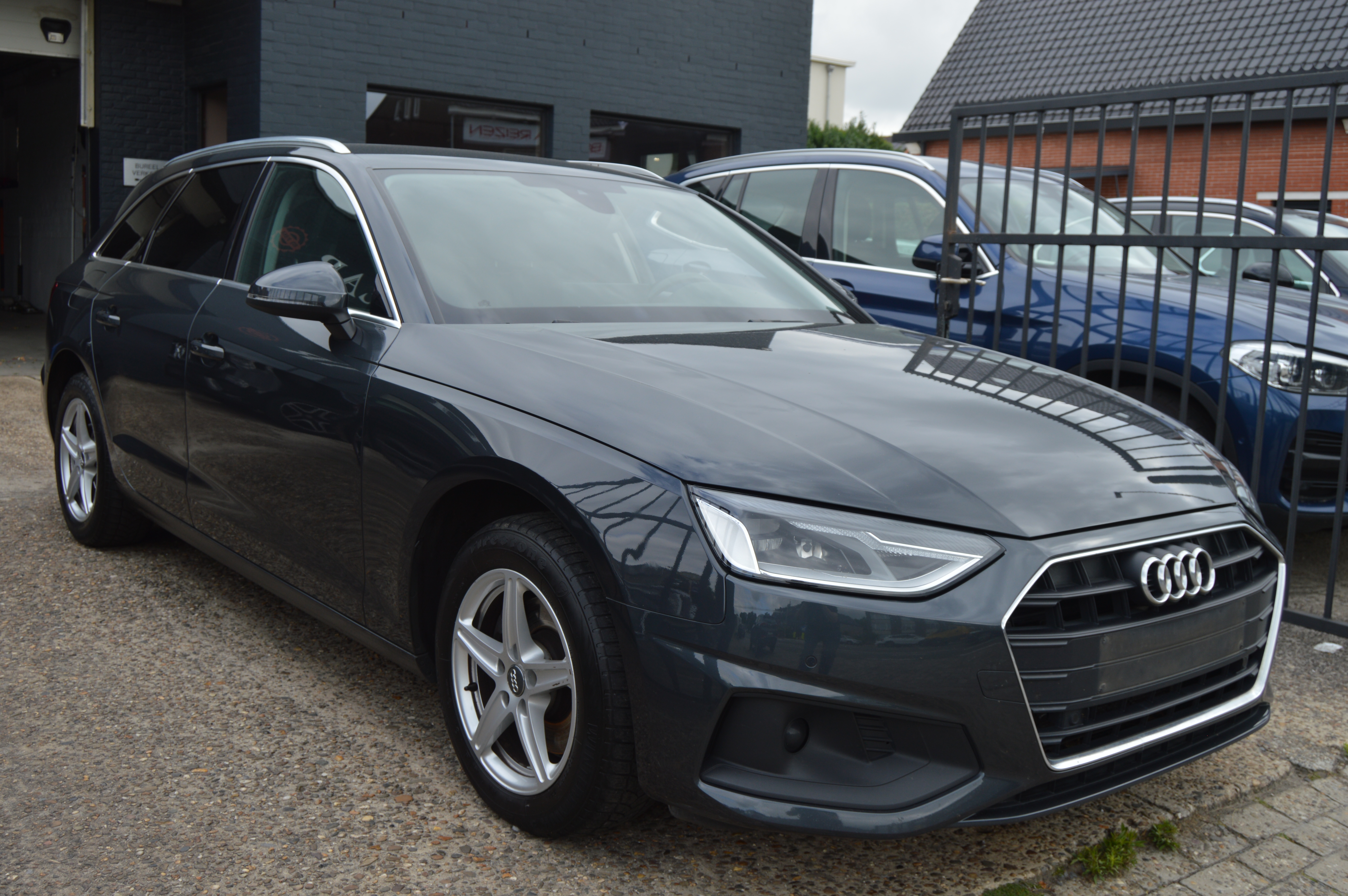 Audi A4 Avant 30 TDI Business - Diesel - Automatic - 136 hp - 133.231 km