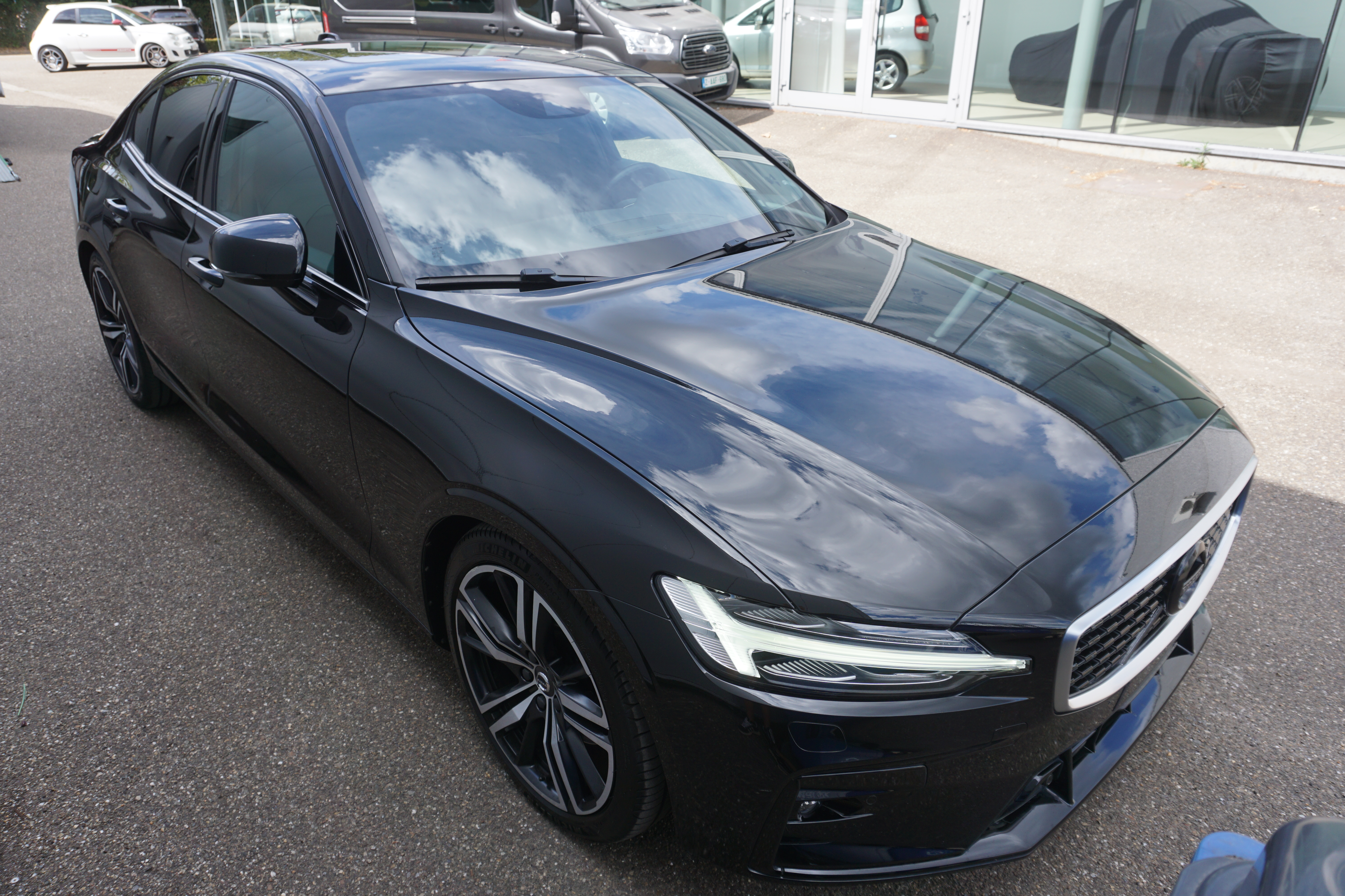 Volvo S60 T4 R-Design - Petrol - Automatic - 190 hp - 63.155 km