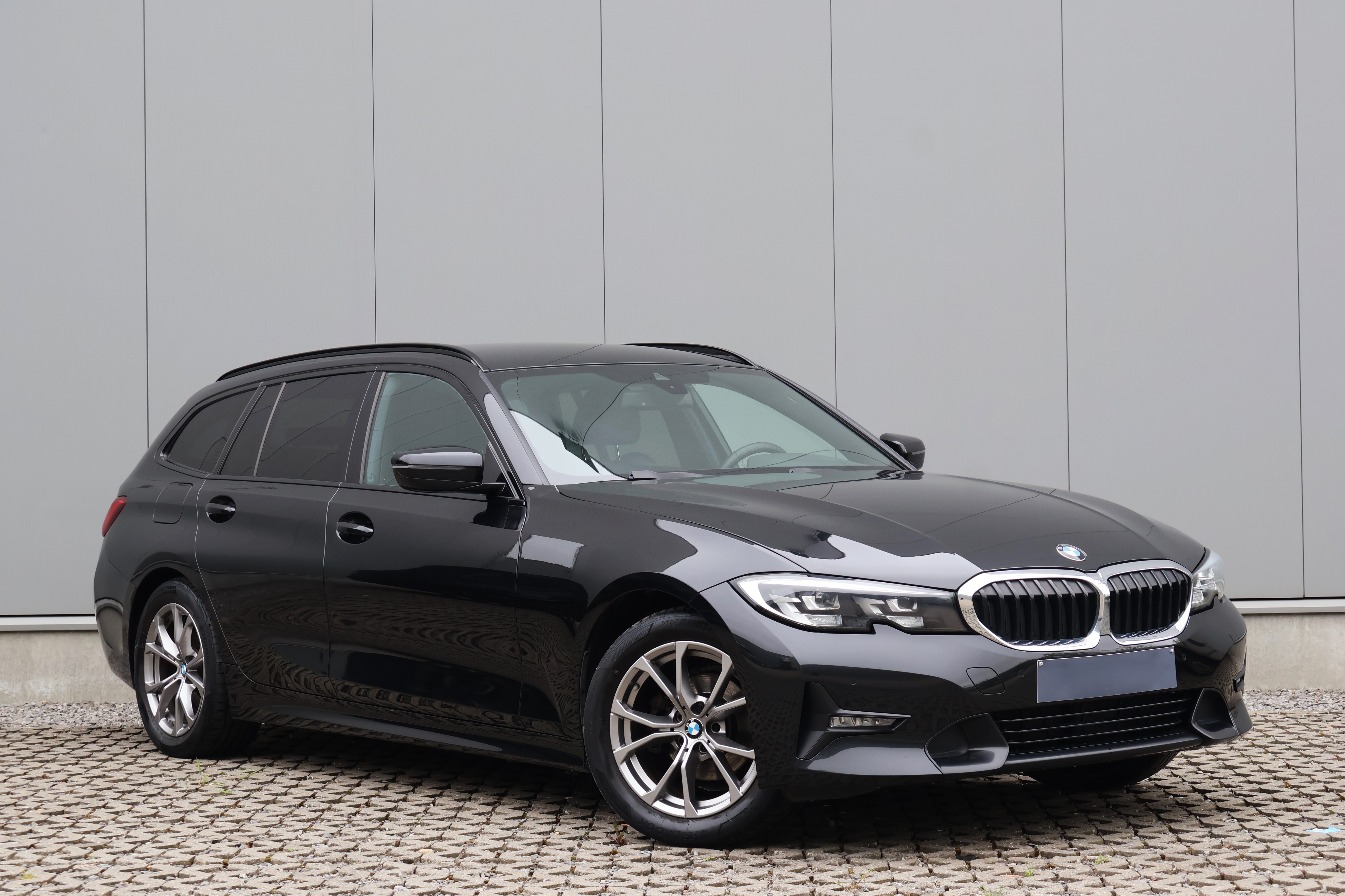 BMW 3 Series Touring 318i Sport - Petrol - Automatic - 156 hp - 110.675 km