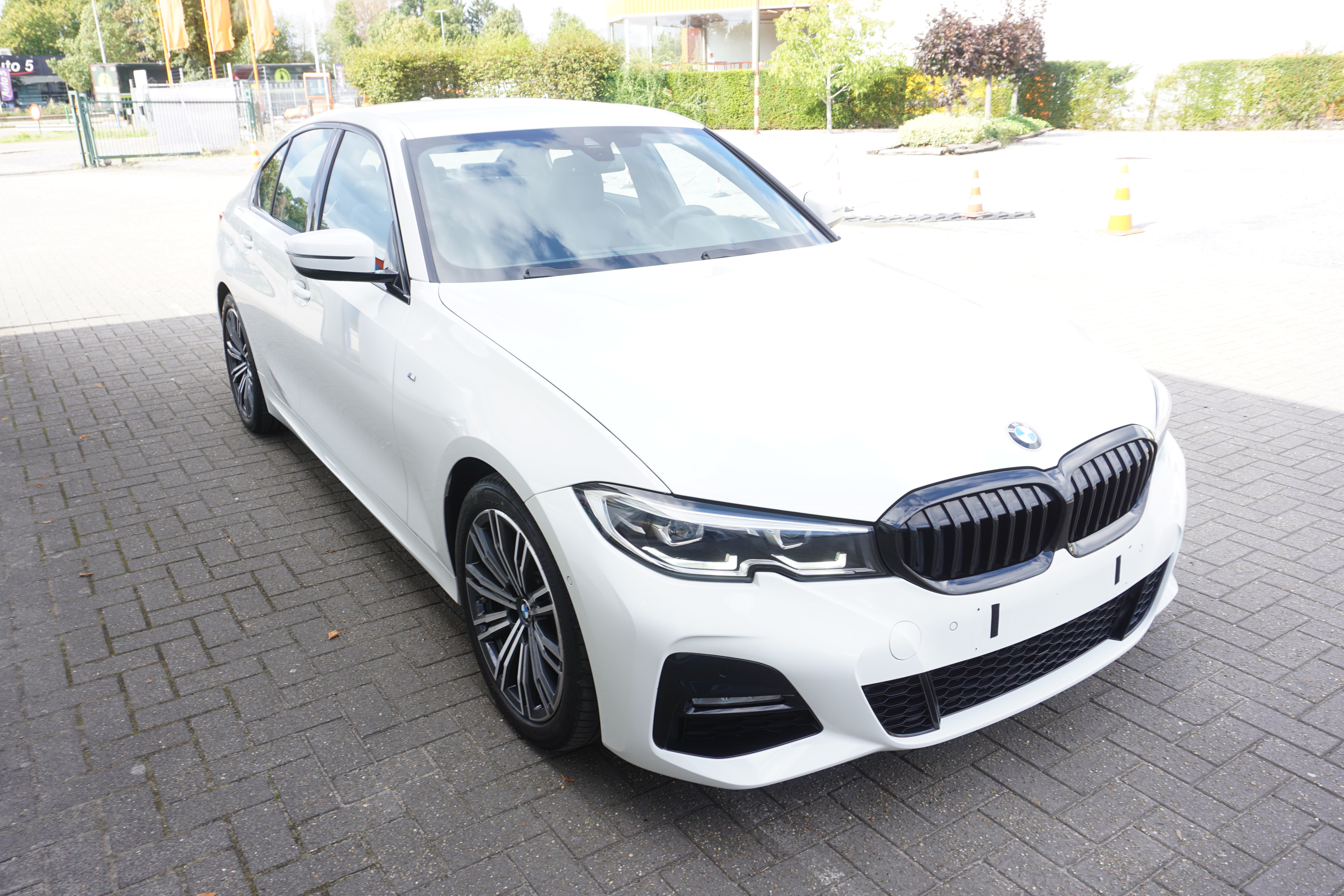 BMW 3 Series 318i M Sport - Petrol - Automatic - 156 hp - 38.736 km