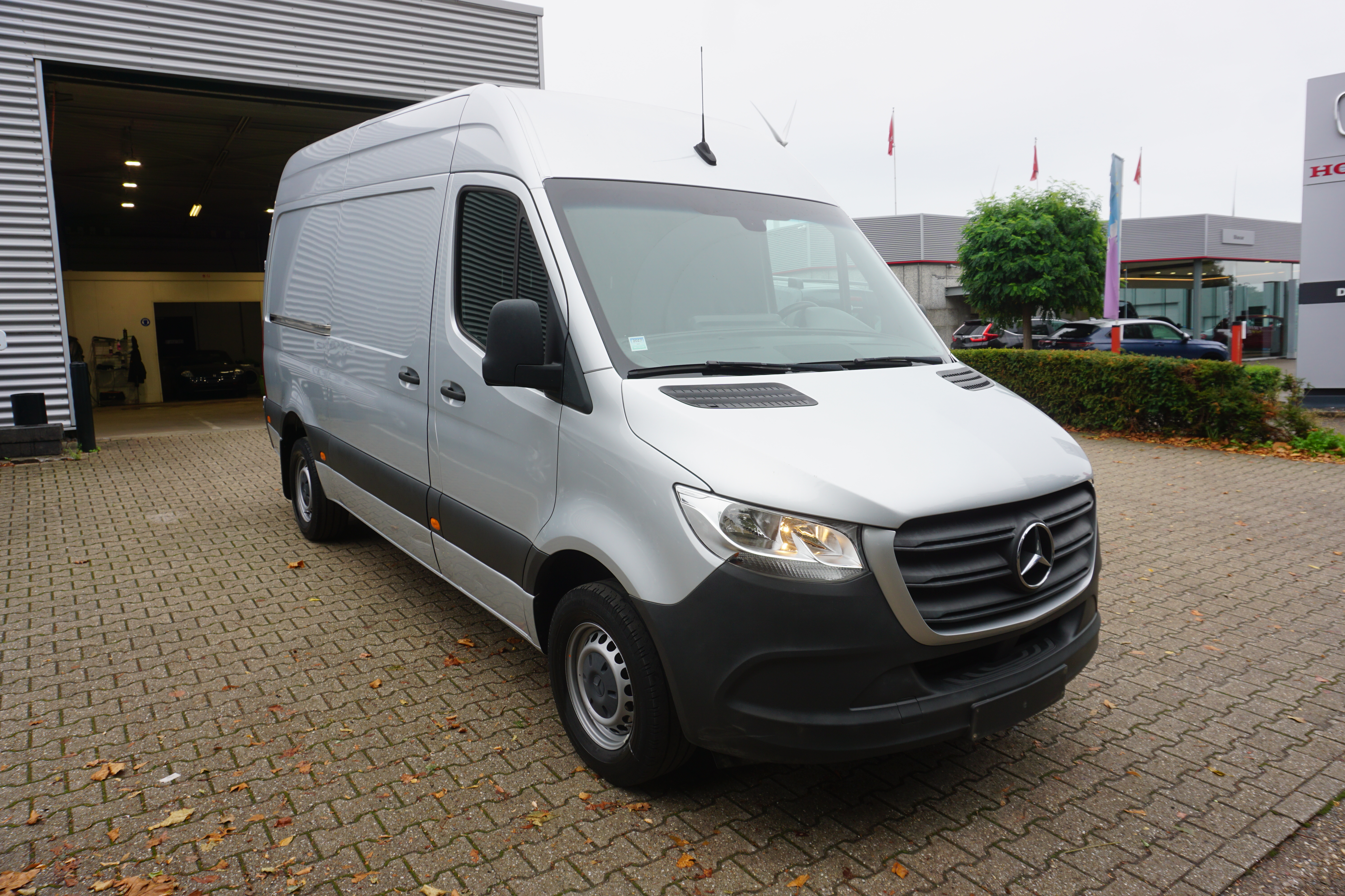 Mercedes-Benz Sprinter L2H2 314 CDI - Diesel - Automatic - 143 hp - 48.889 km