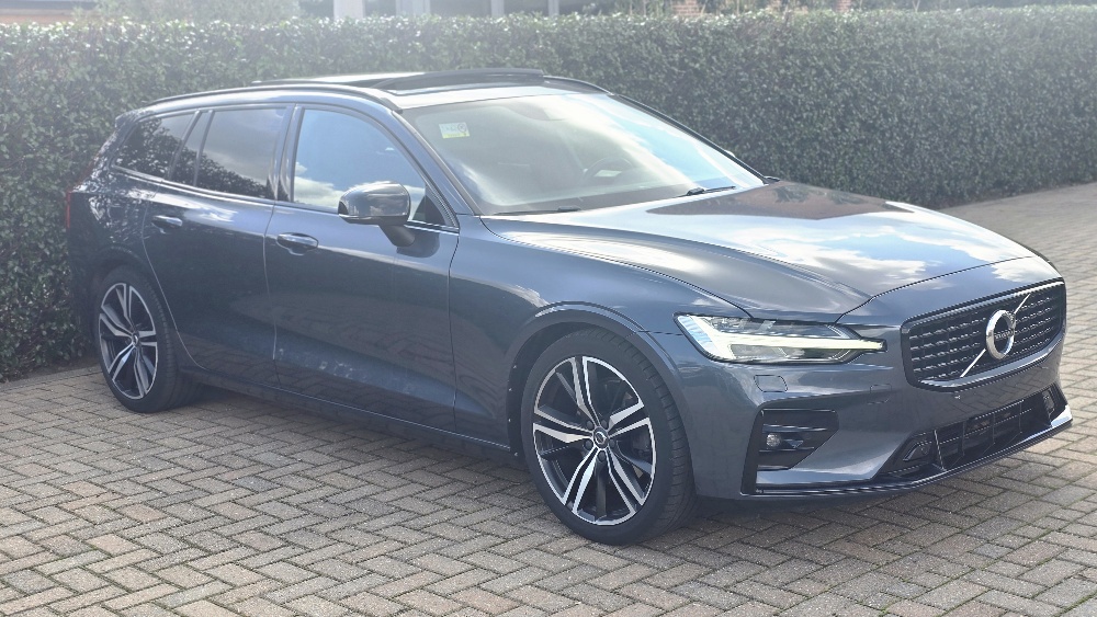 Volvo V60 B3 Plus Dark - Petrol - Automatic - 163 hp - 157.990 km