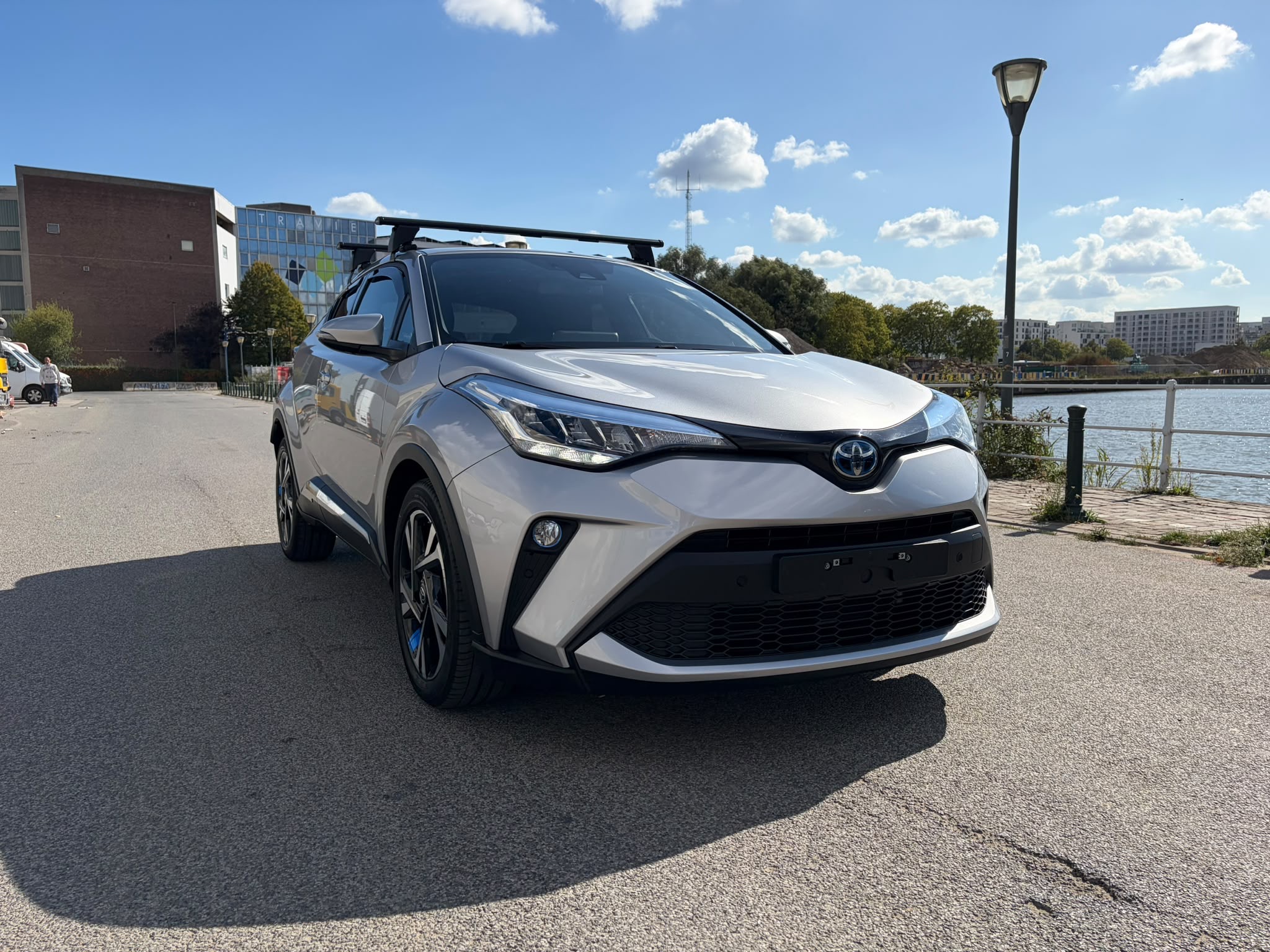 Toyota C-HR 1.8 VVT-i - Hybrid - Automatic - 98 hp - 29.581 km