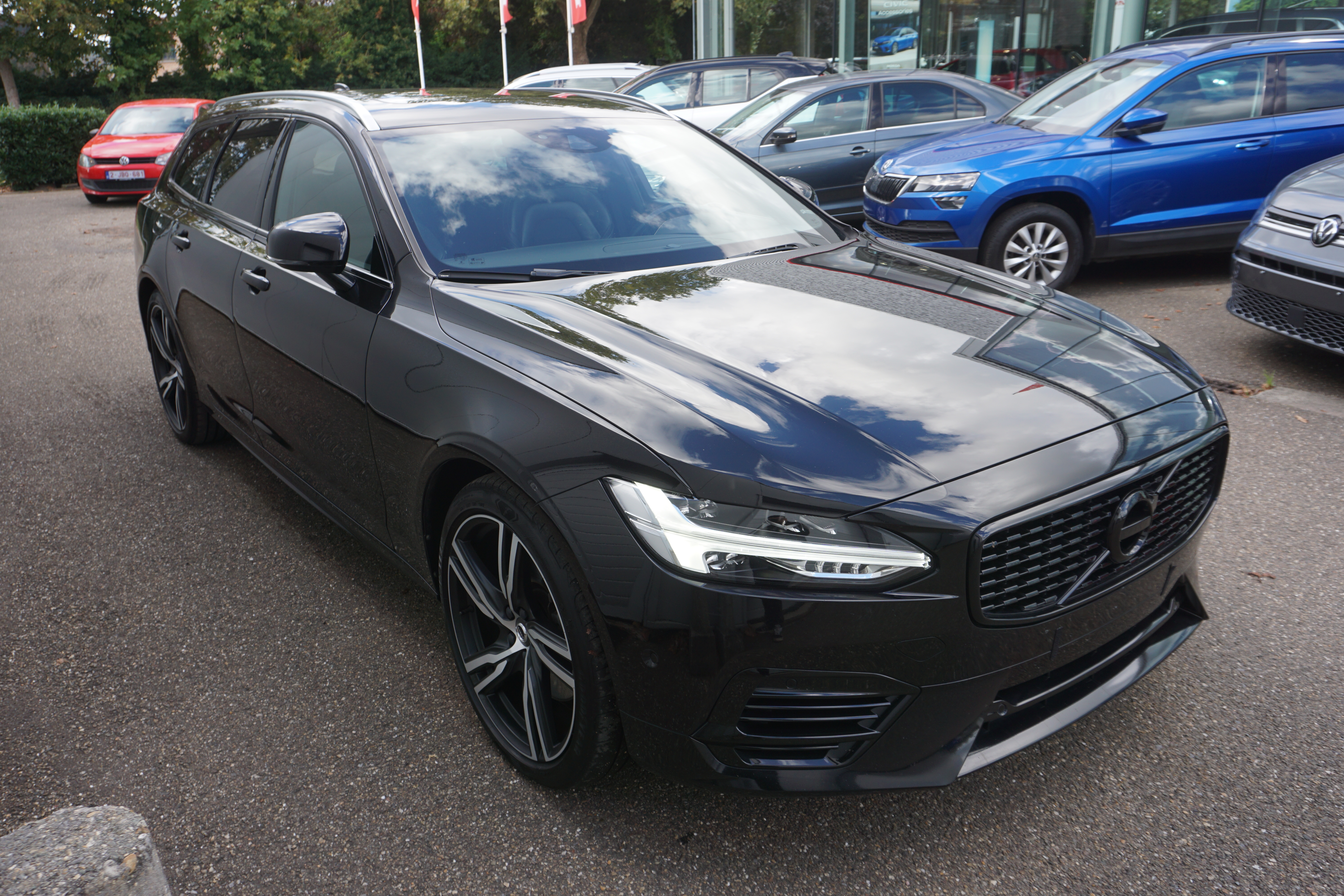 Volvo V90 T8 R-Design - Hybrid - Automatic - 303 hp - 104.488 km