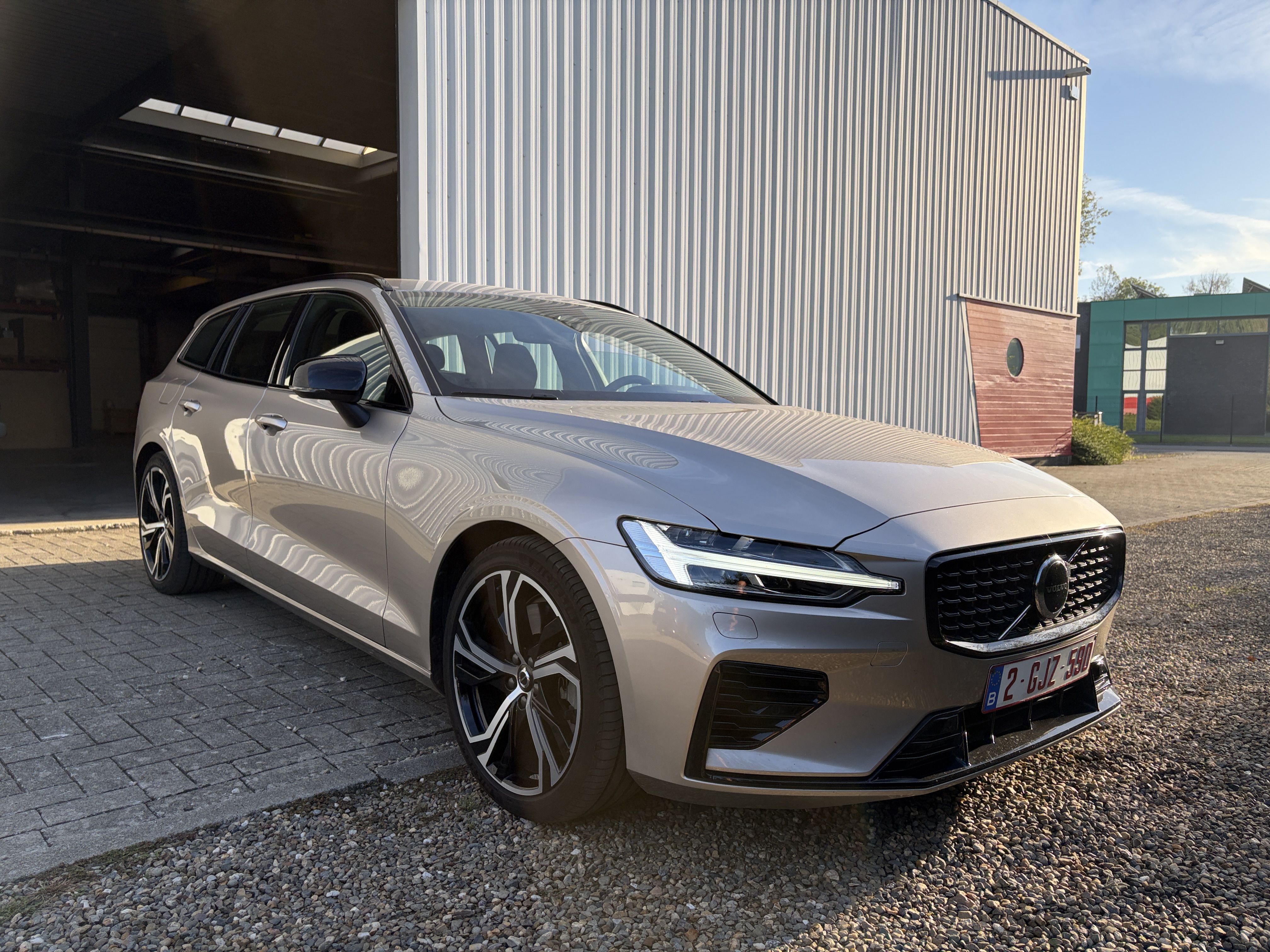 Volvo V60 T6 Plus Dark - AWD - Hybrid - Automatic - 253 hp - 45.390 km