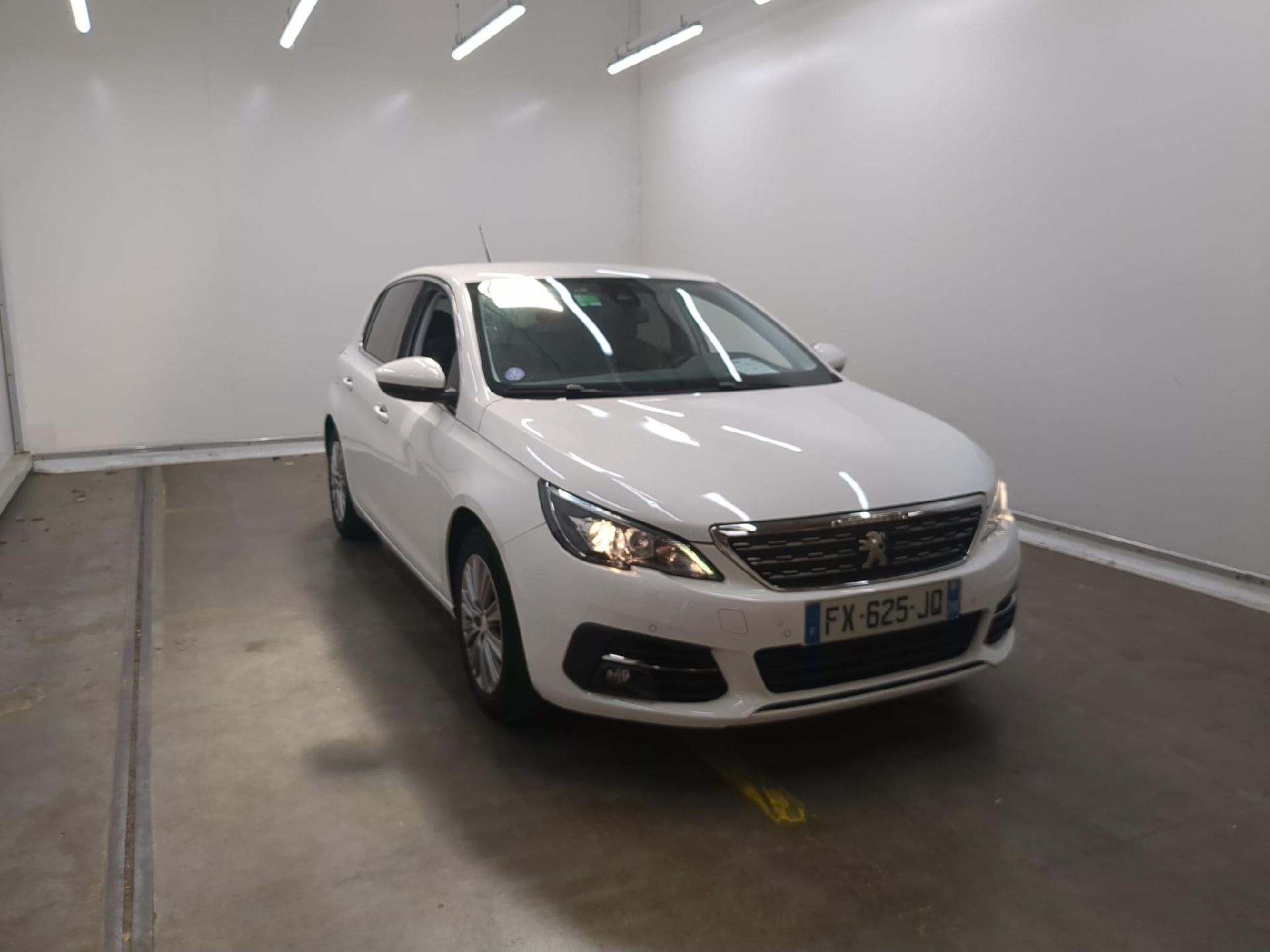 Peugeot 308 Allure - Petrol - Automatic - 130 hp - 141.331 km