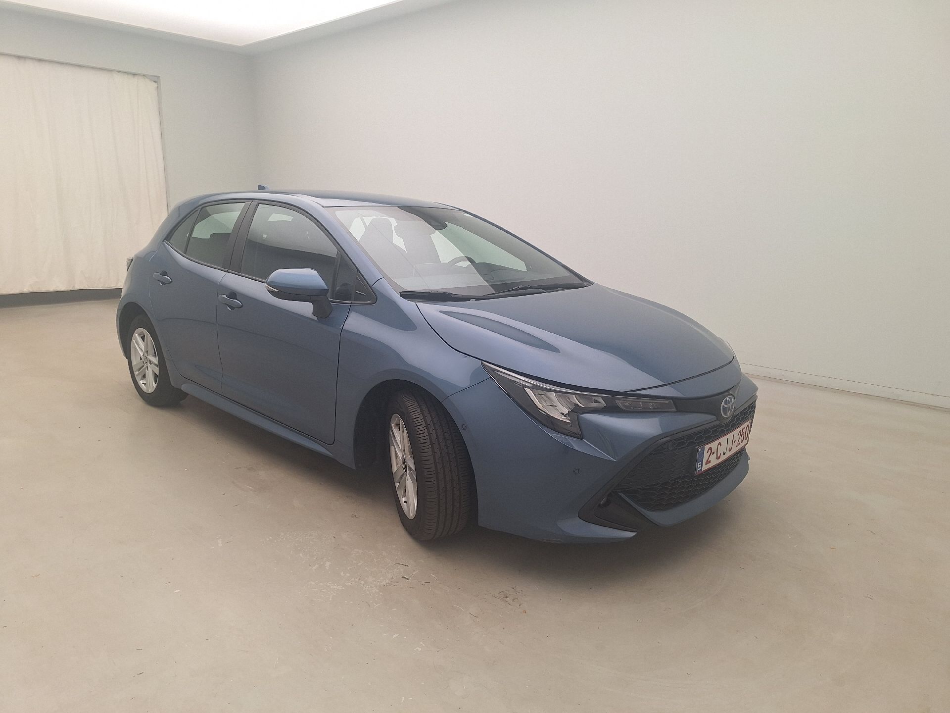 Toyota Corolla 1.8 Dynamic - Petrol - Automatic - 98 hp - 19.963 km