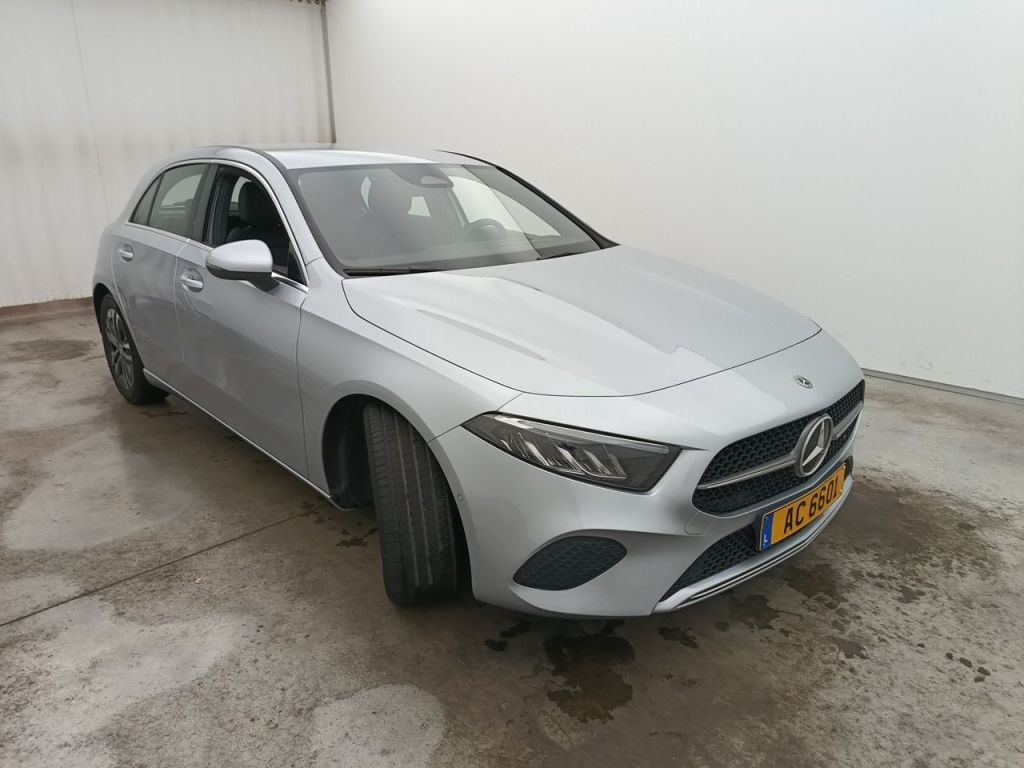 Mercedes-Benz A 180 Luxury Line - Petrol - Automatic - 136 hp - 31.844 km