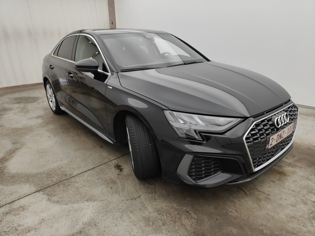 Audi A3 30 TFSI S Line - Petrol - Automatic - 110 hp - 157.457 km