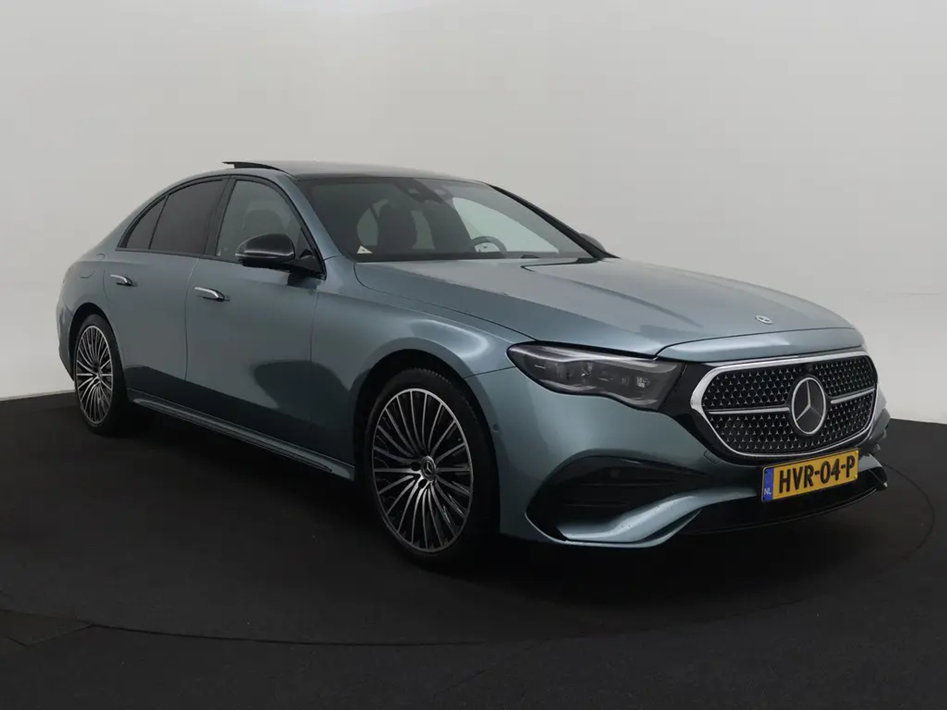 Mercedes-Benz E 300e AMG Line - Hybrid - Automatic - 204 hp - 10.202 km