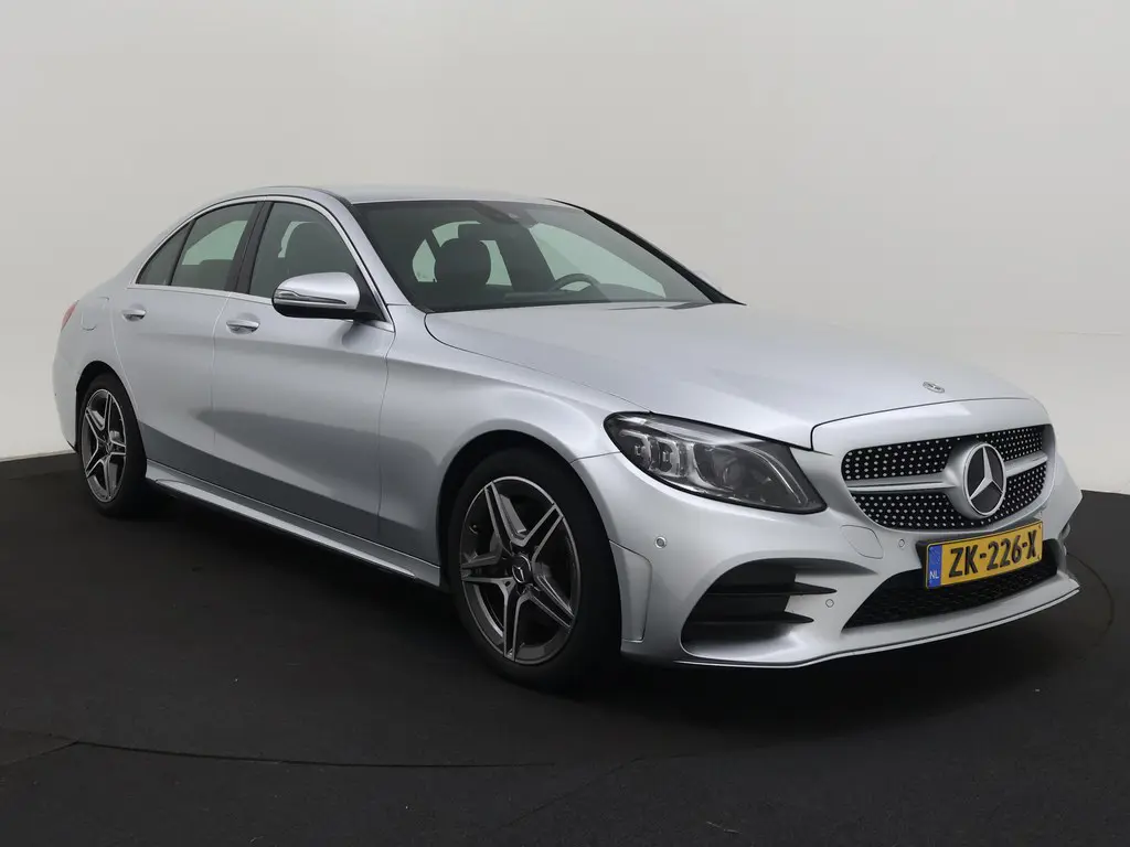 Mercedes-Benz C 180 AMG Line - Petrol - Automatic - 156 hp - 81.362 km