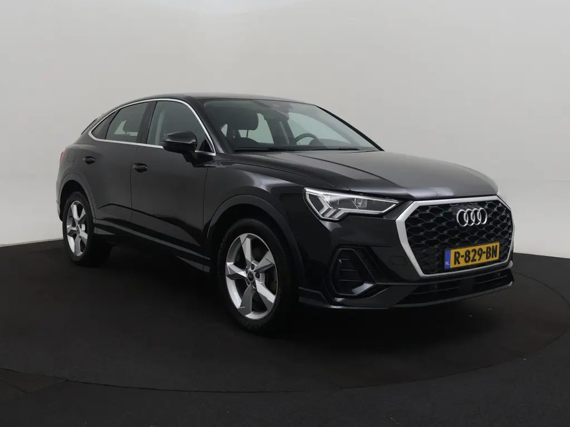 Audi Q3 45 TFSIe Advanced - Hybrid - Automatic - 150 hp - 155.669 km