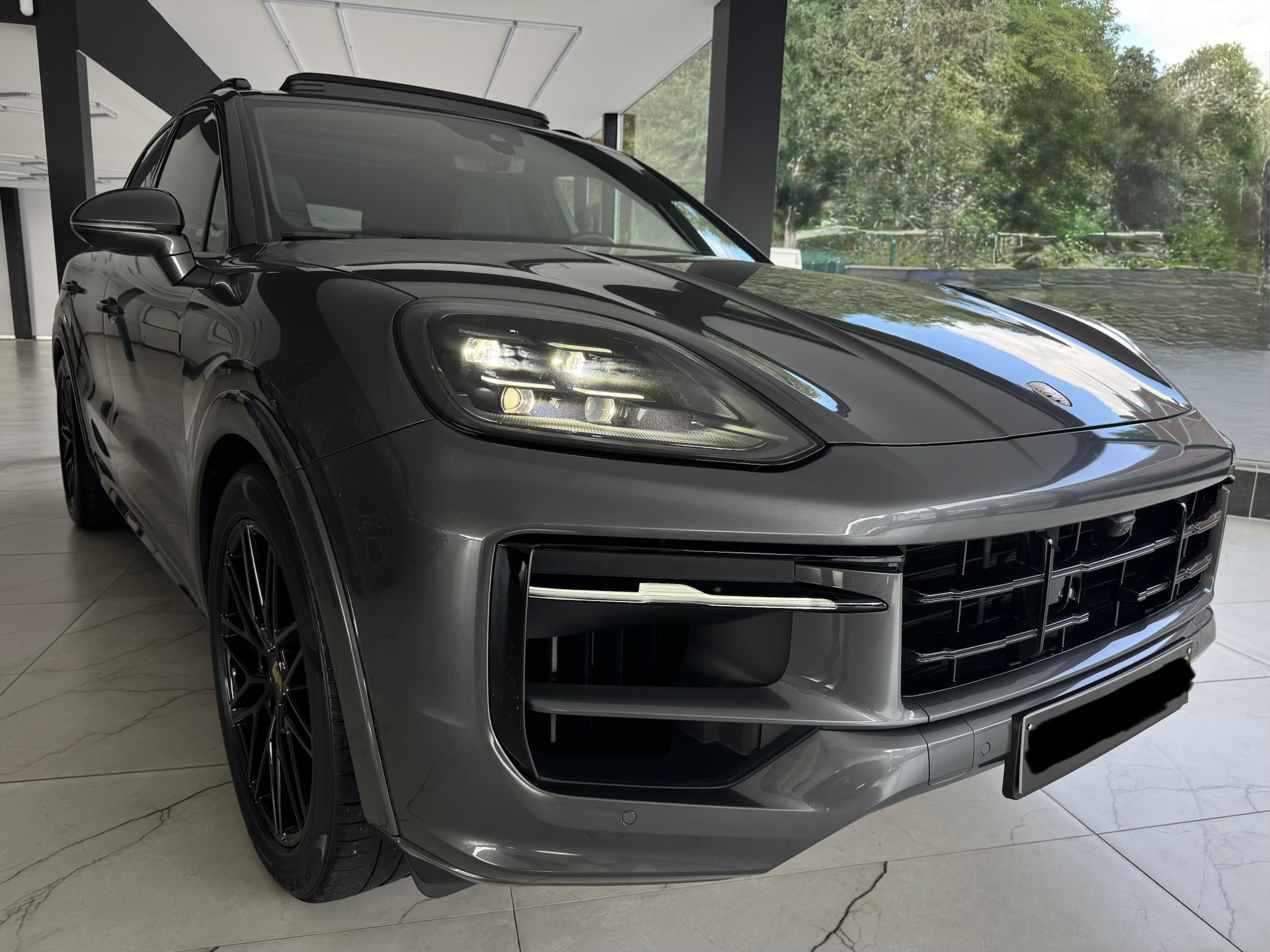 Porsche Cayenne 3.0i Platinum - AWD - Hybrid - Automatic - 304 hp - 38.952 km