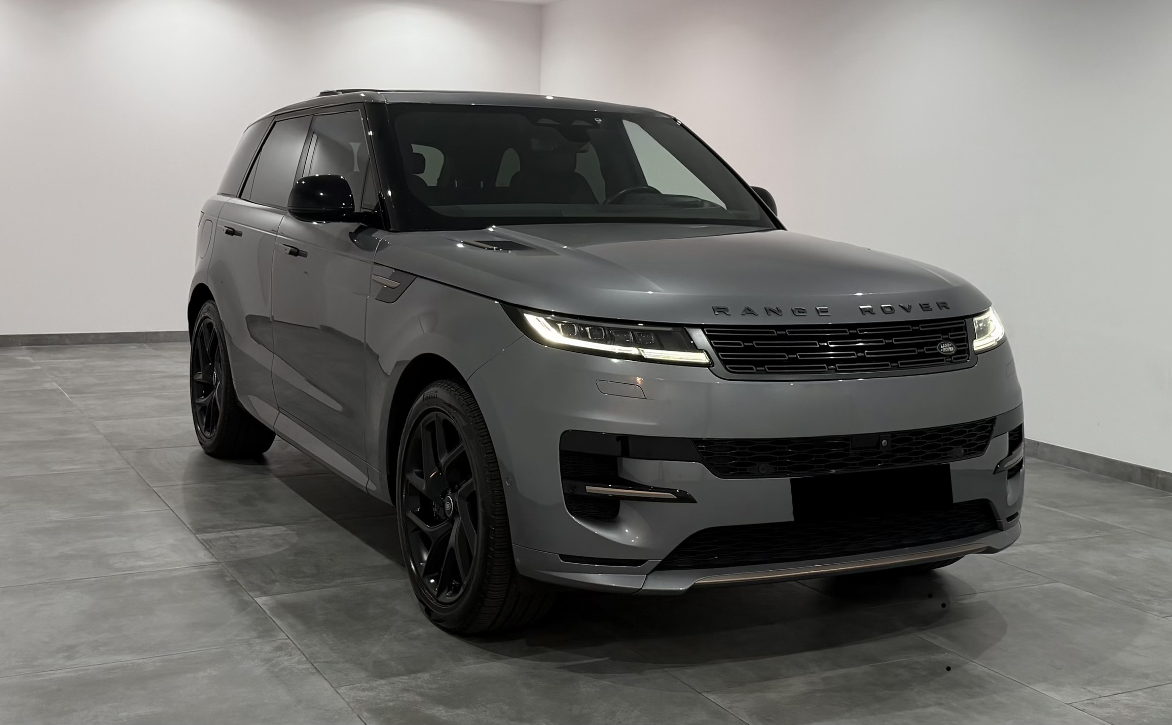 Land Rover Range Rover Sport P460e HSE - Hybrid - Automatic - 360 hp - 83.089 km