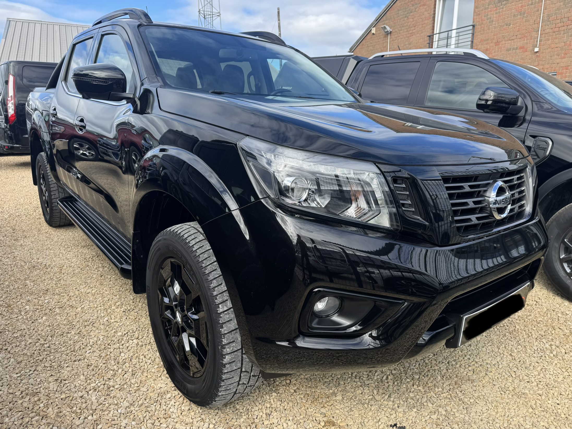 Nissan Navara N-Guard - Diesel - Automatic - 190 hp - 67.831 km