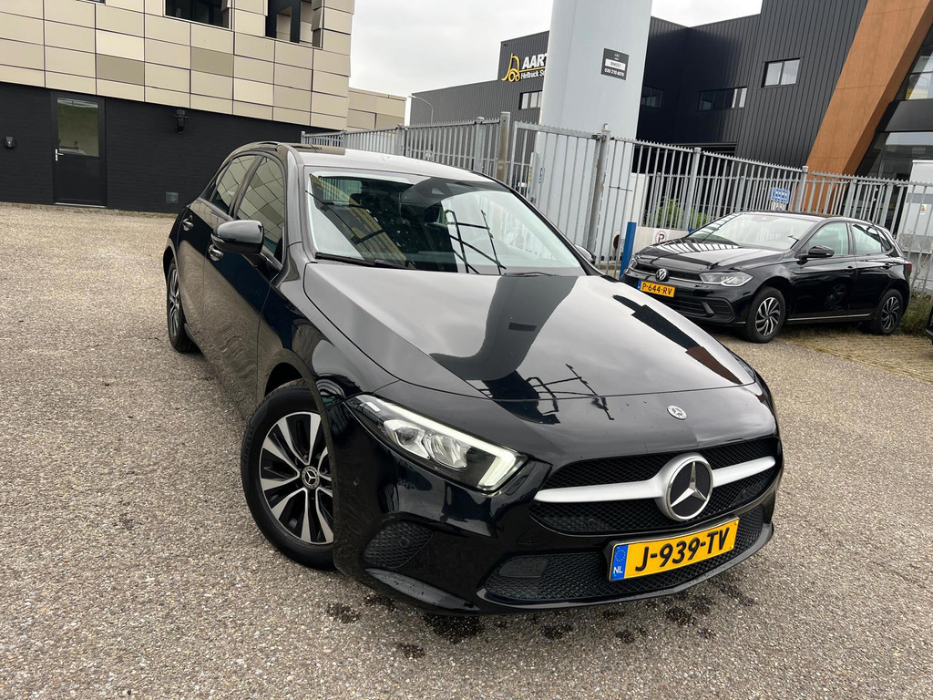 Mercedes-Benz A 180 Business Solution - Petrol - Automatic - 136 hp - 99.572 km