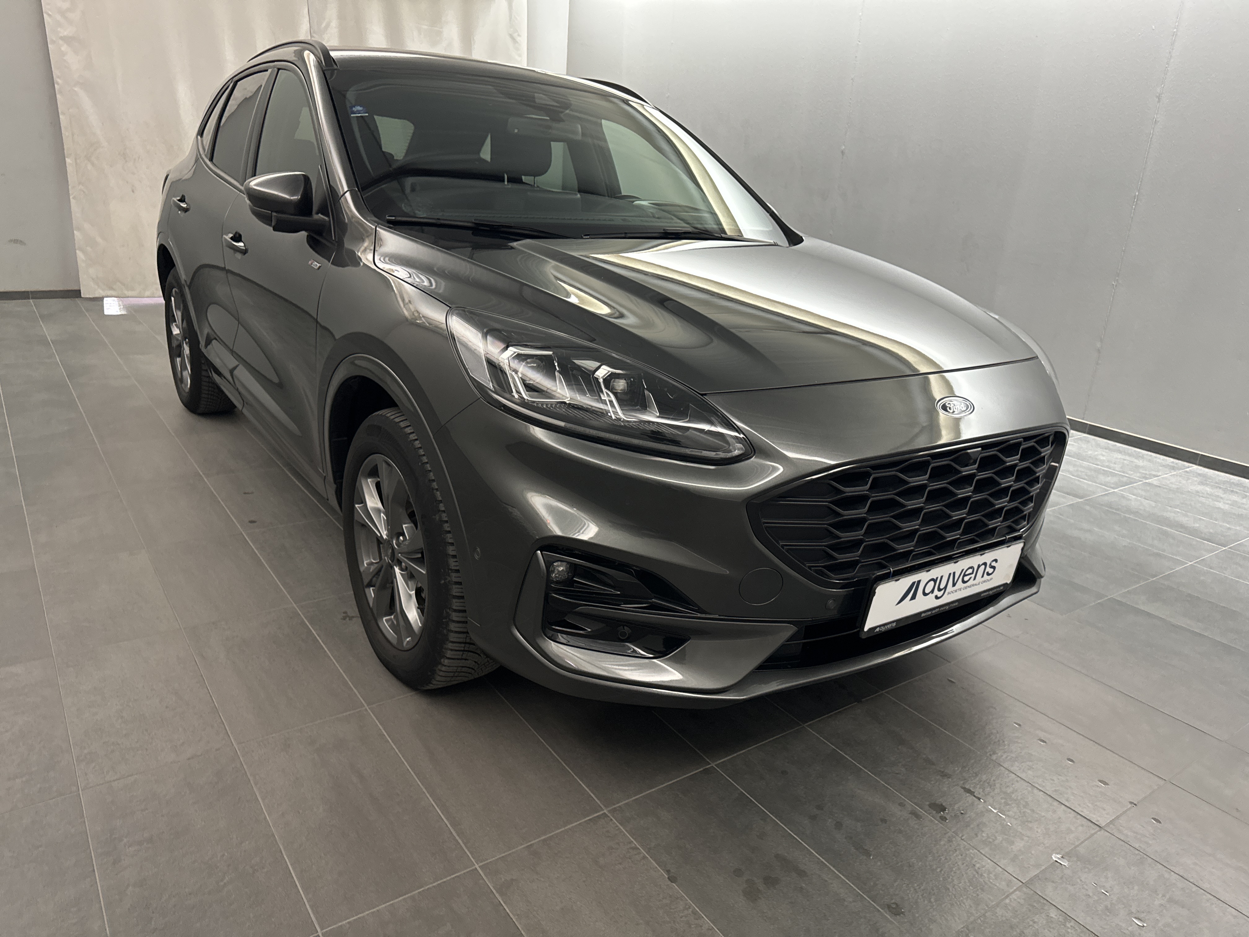 Ford Kuga 2.5 - Hybrid - Automatic - 152 hp - 49.605 km