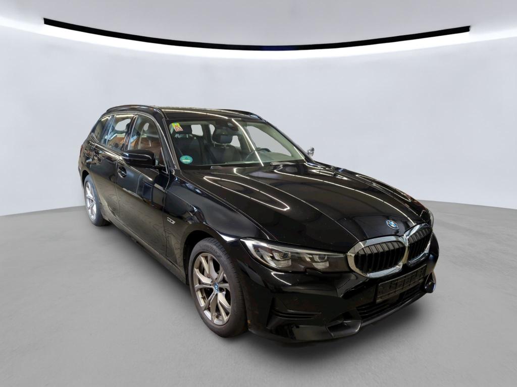 BMW 3 Series Touring 330e - Hybrid - Automatic - 184 hp - 75.653 km