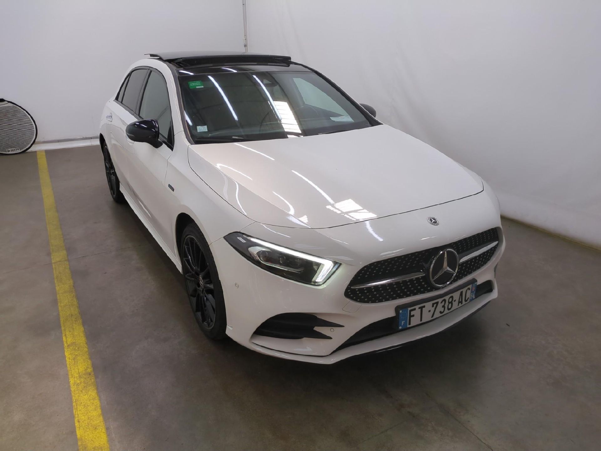 Mercedes-Benz A 250e AMG Line - Hybrid - Automatic - 160 hp - 66.015 km