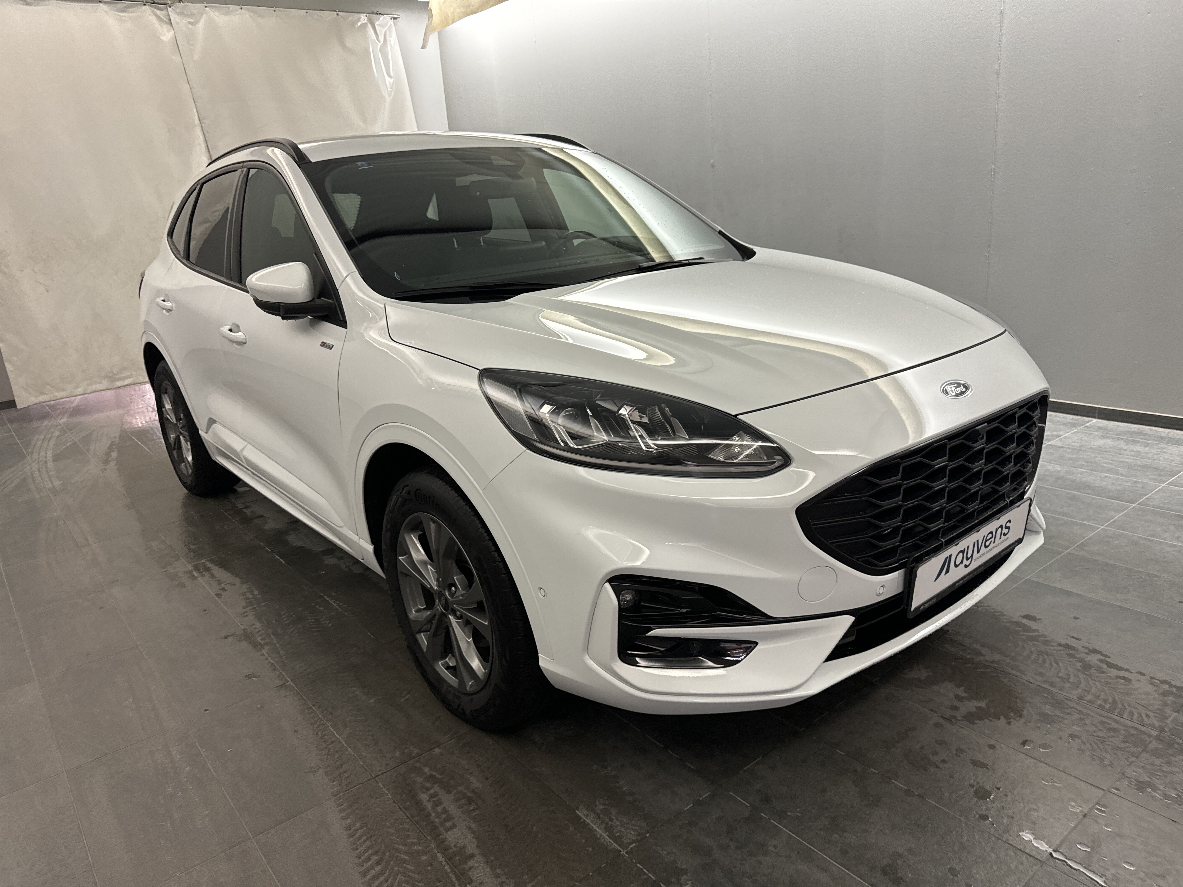 Ford Kuga 2.5 - Hybrid - Automatic - 152 hp - 76.730 km