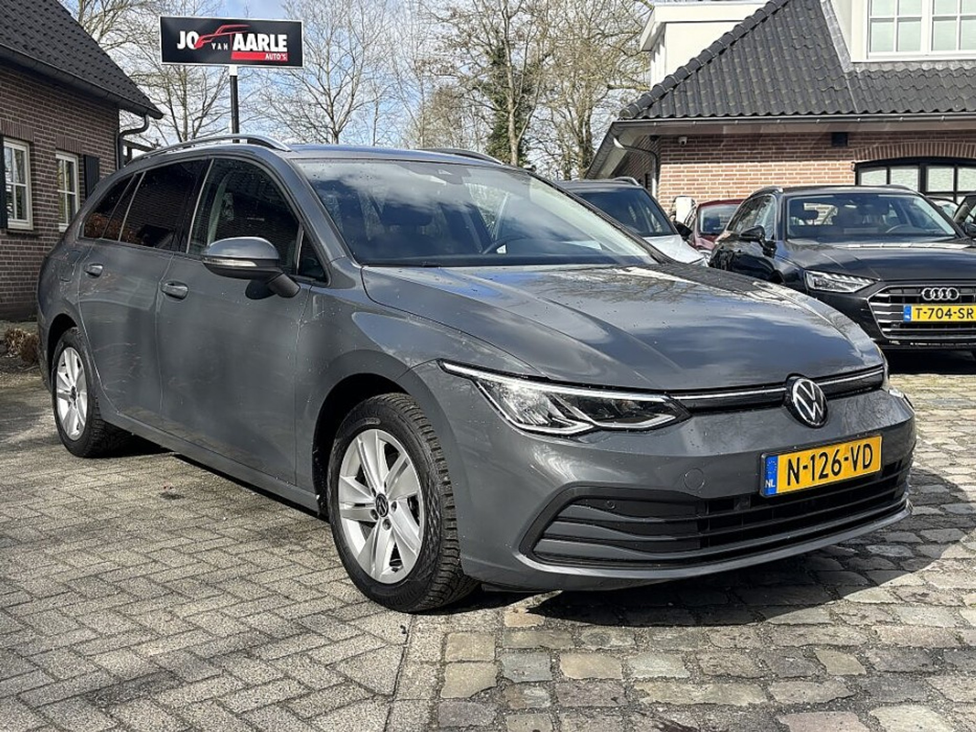 Volkswagen Golf Variant 1.0 eTSI Life - Petrol - Automatic - 110 hp - 179.843 km