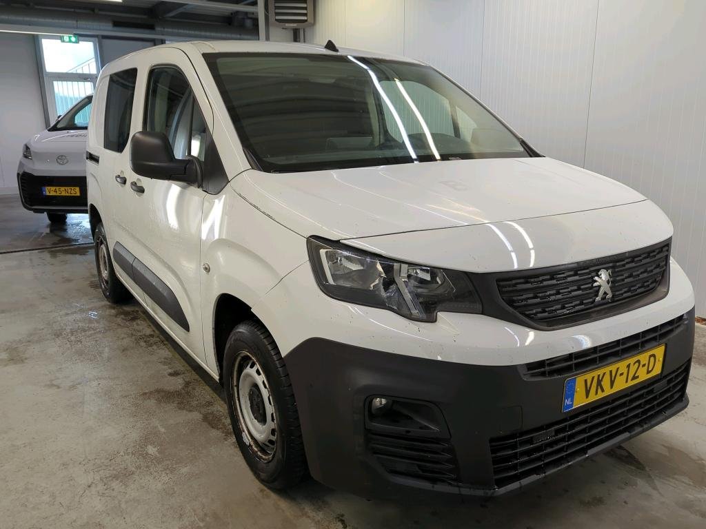 Peugeot Partner 1.2 Premium - Petrol - Manual - 110 hp - 146.993 km