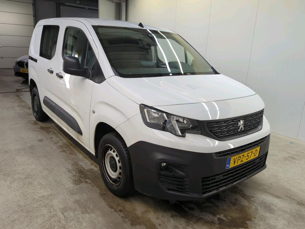 Peugeot Partner 1.2 Premium - Petrol - Manual - 110 hp - 48.172 km