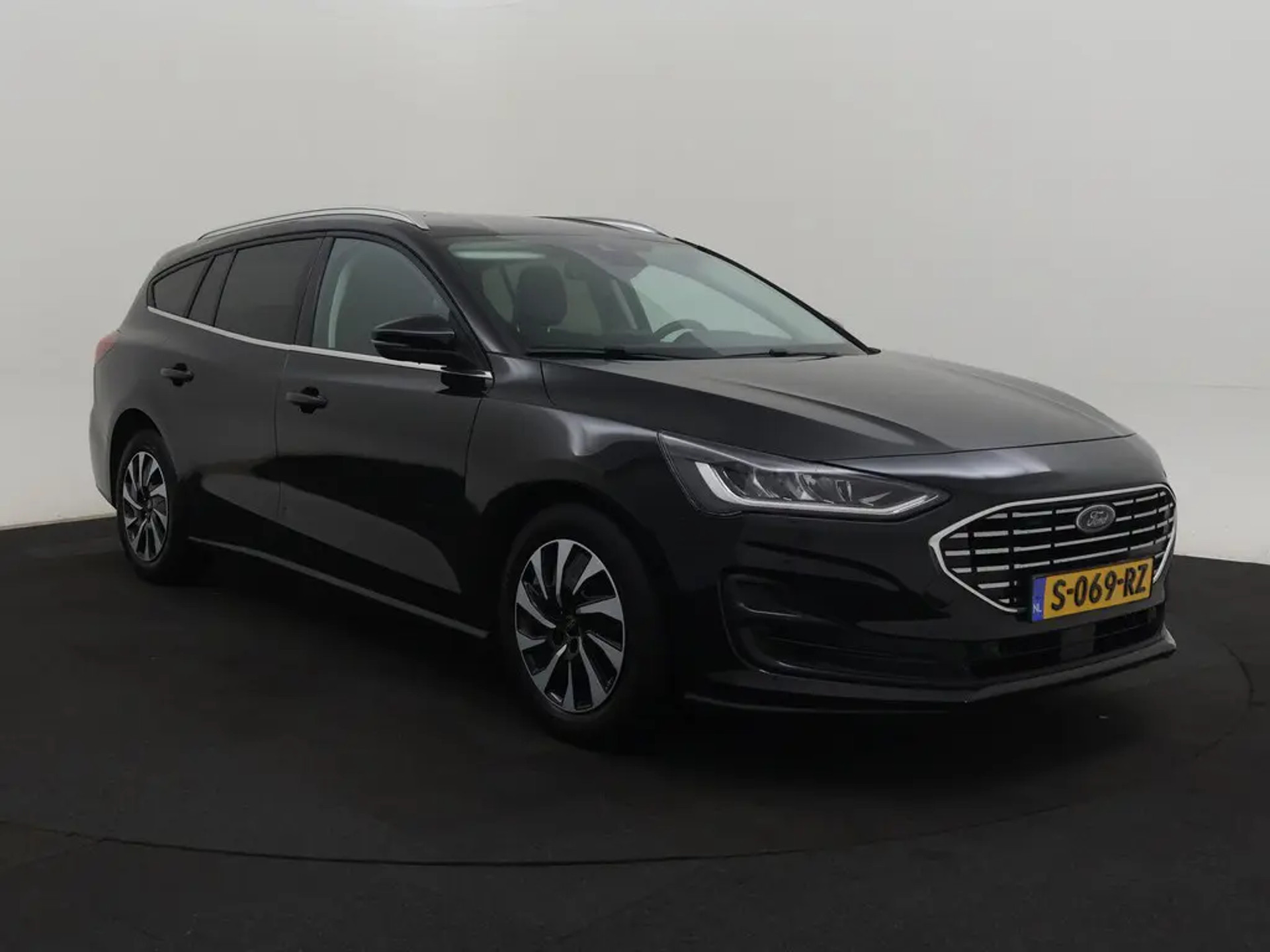 Ford Focus 1.0 EcoBoost Titanium - Petrol - Manual - 125 hp - 76.603 km