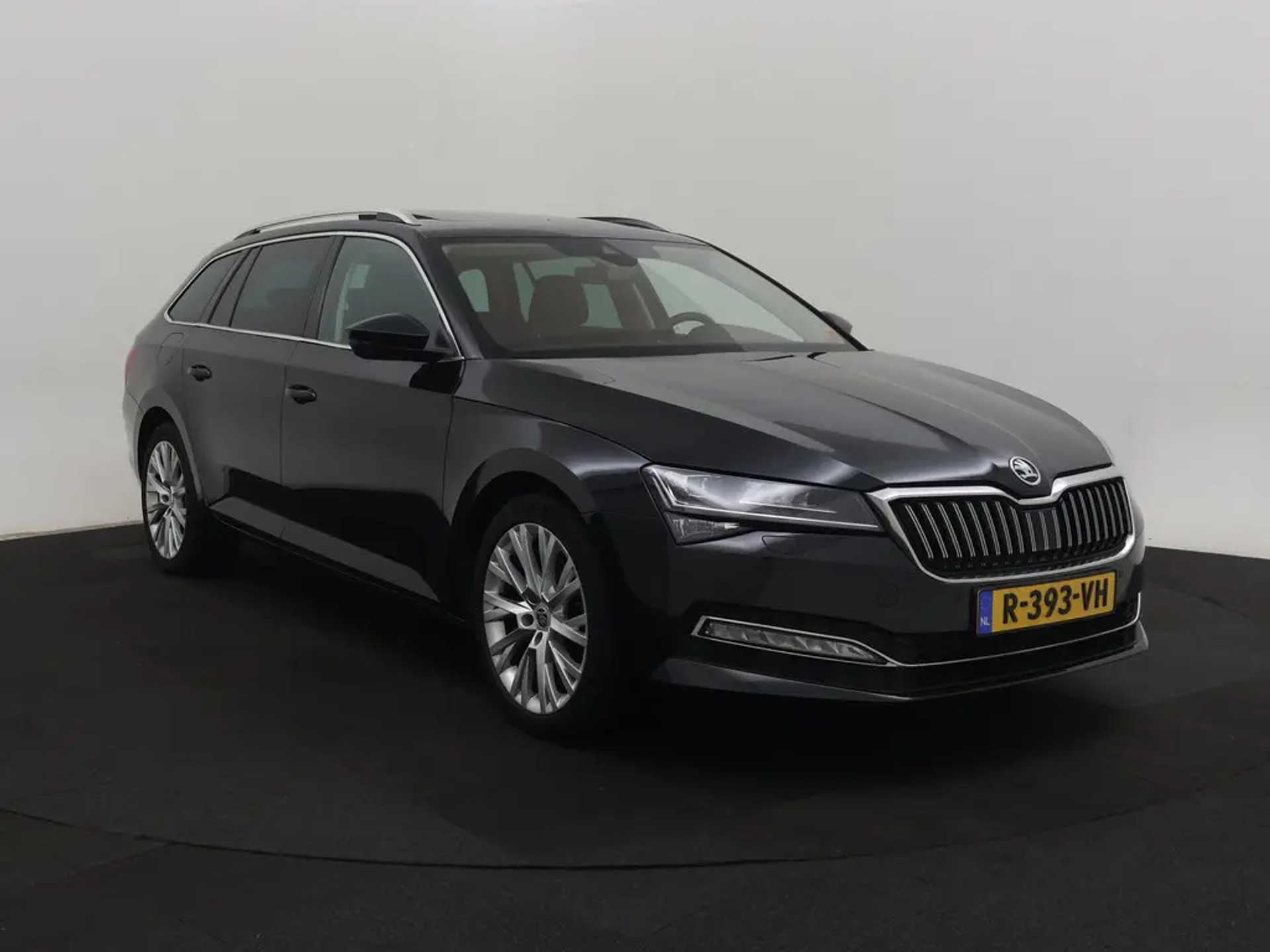 Skoda Superb Combi 1.5 TSI Edition Plus - Petrol - Automatic - 150 hp - 157.781 km
