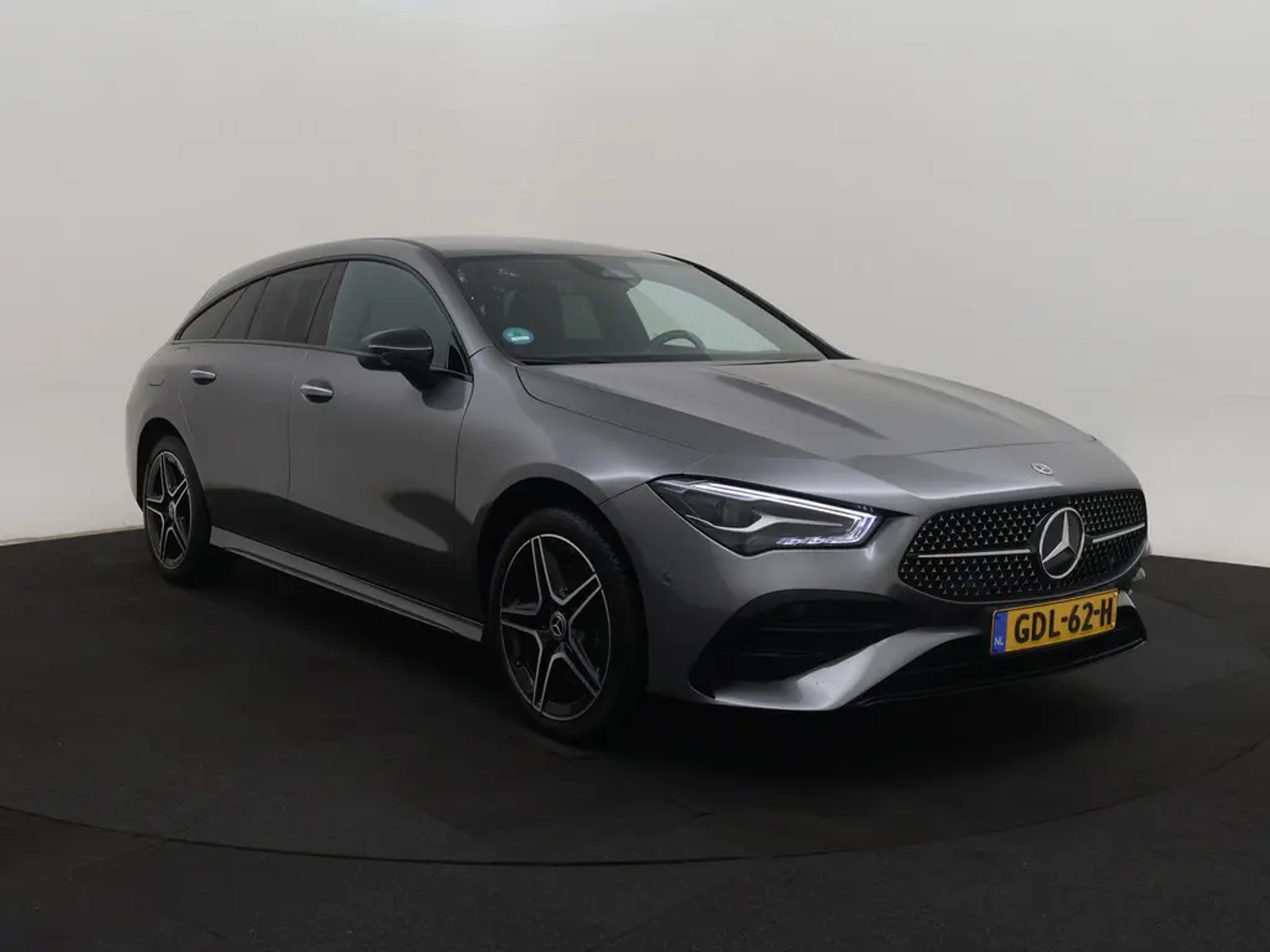 Mercedes-Benz CLA Shooting Brake 250e AMG Line - Hybrid - Automatic - 163 hp - 58.071 km