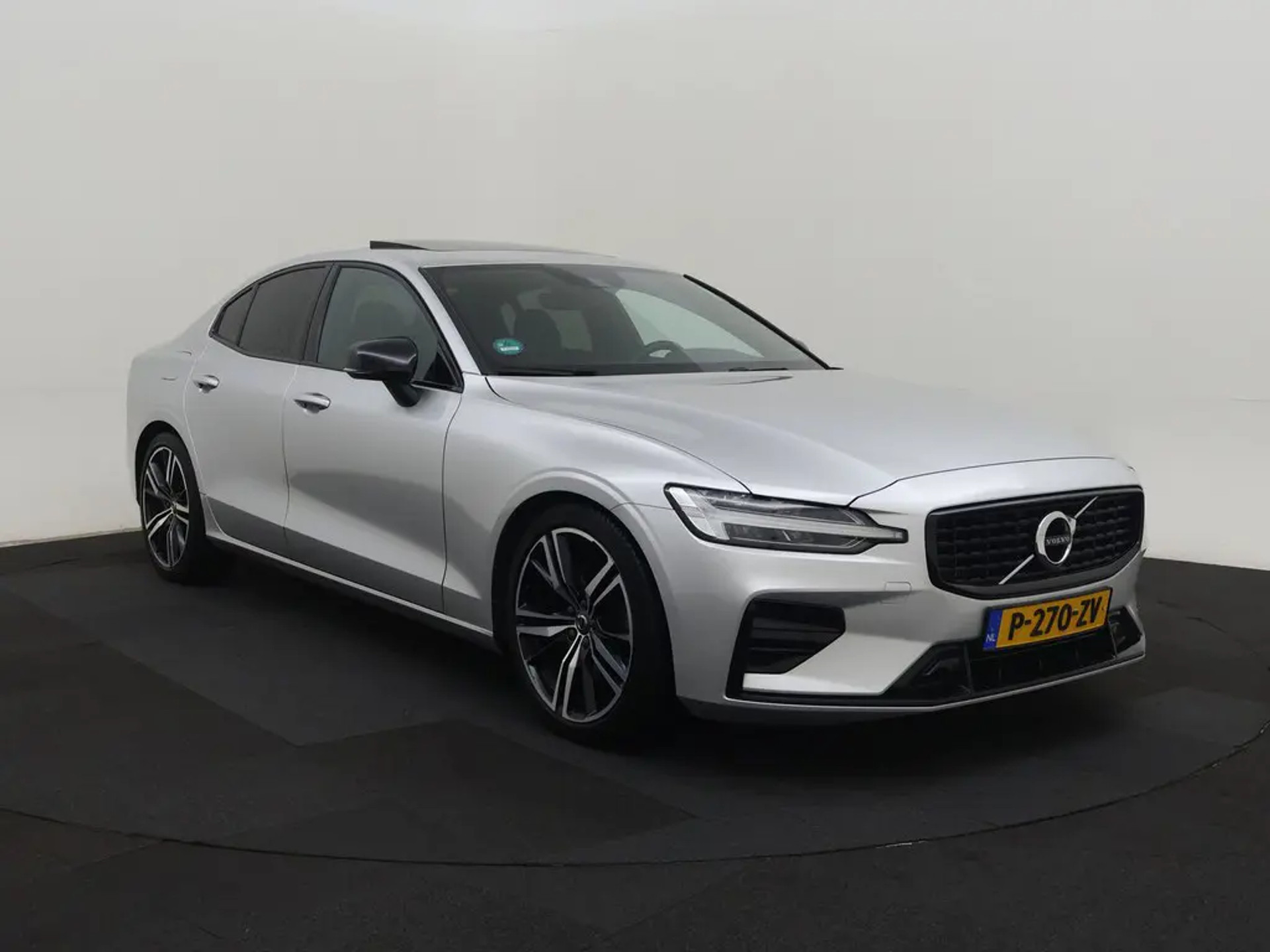 Volvo S60 2.0 B4 R-Design - Petrol - Automatic - 197 hp - 97.523 km