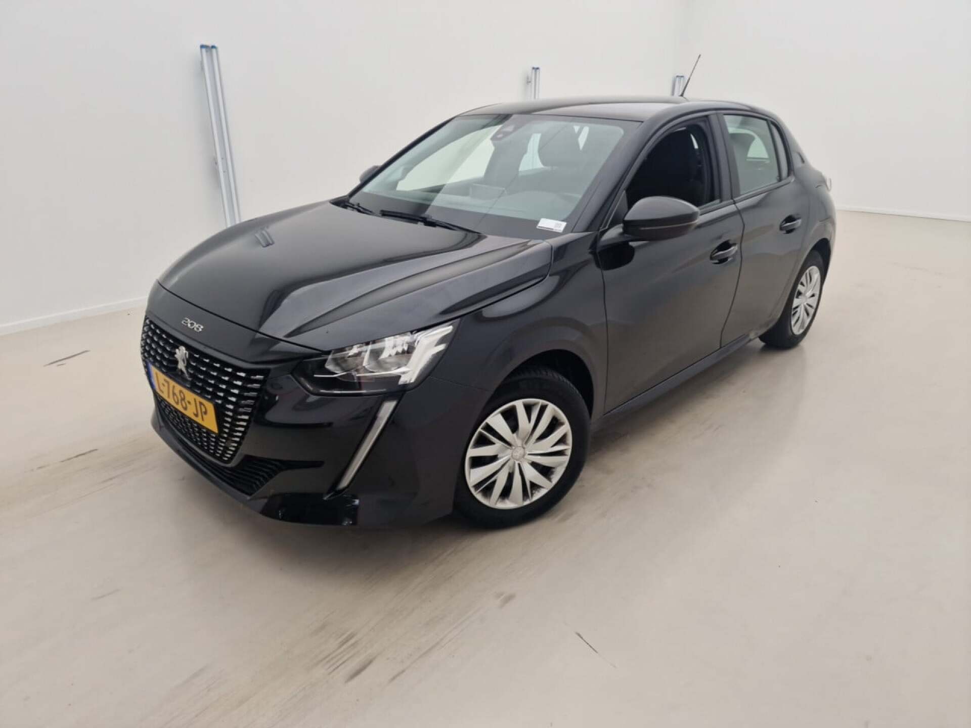 Peugeot 208 1.2 Active - Petrol - Manual - 75 hp - 113.099 km