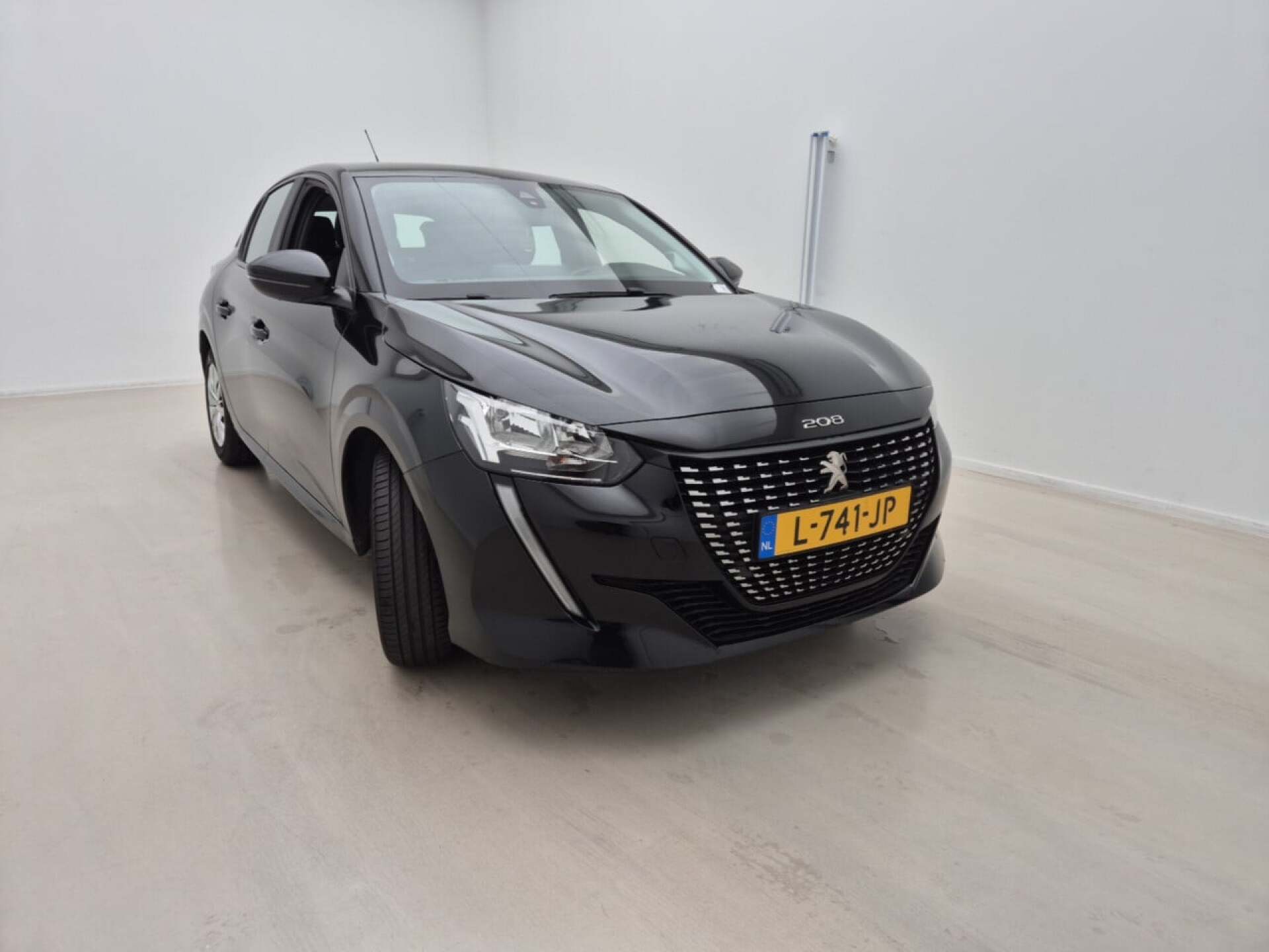 Peugeot 208 1.2 Active - Petrol - Manual - 75 hp - 104.732 km
