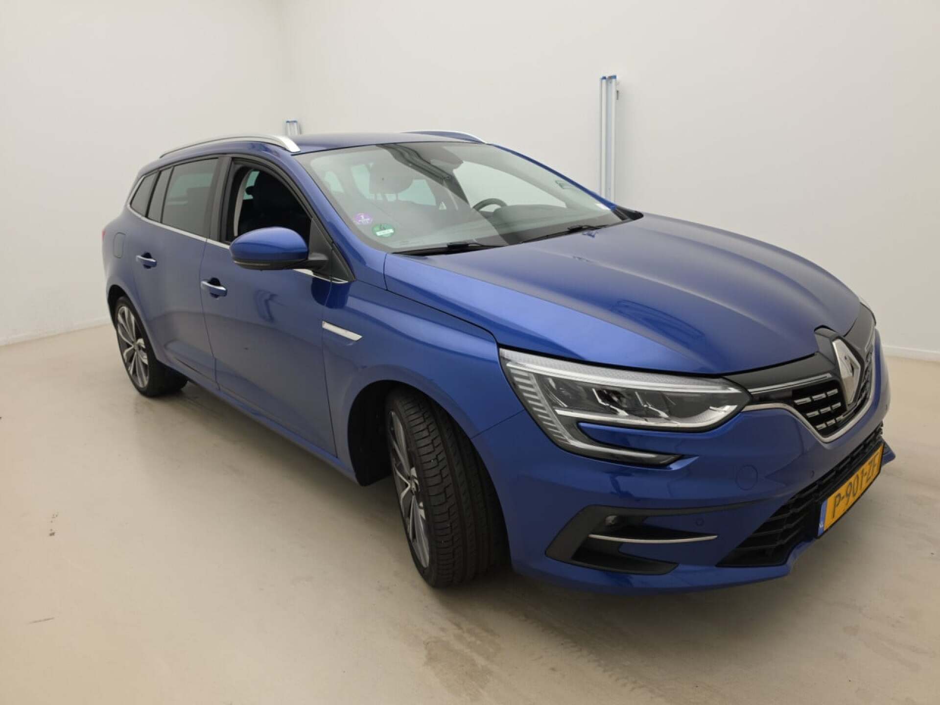 Renault Megane Grandtour 1.3 TCe Intens - Petrol - Manual - 140 hp - 132.346 km