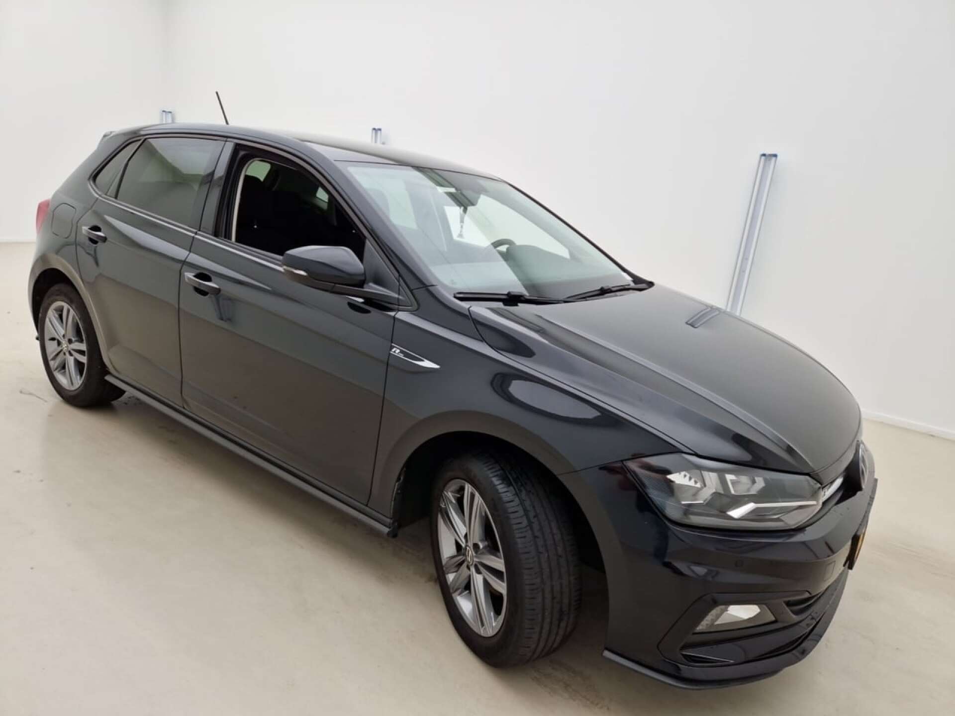 Volkswagen Polo 1.0 TSI R-Line - Petrol - Manual - 95 hp - 130.587 km