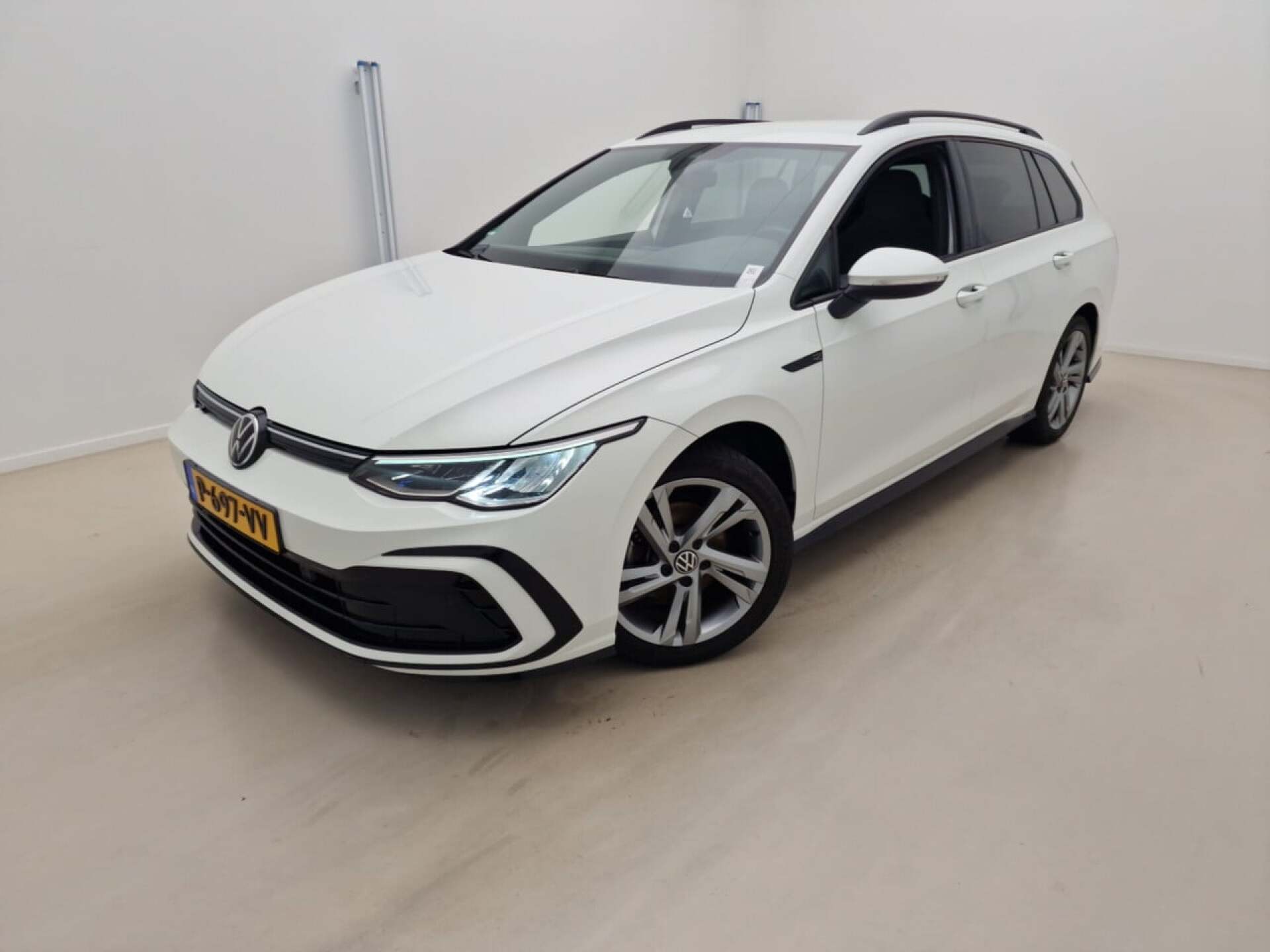 Volkswagen Golf Variant 1.5 eTSI R-Line - Petrol - Automatic - 131 hp - 191.097 km