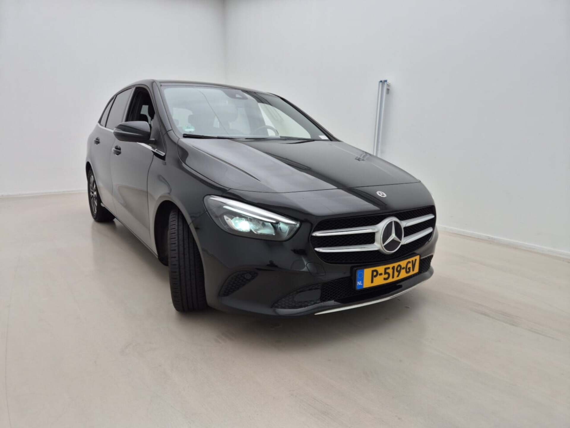 Mercedes-Benz B 180 Business Solution - Petrol - Automatic - 136 hp - 156.887 km