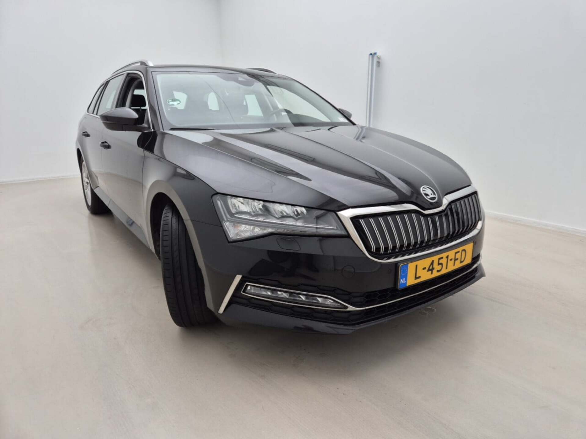Skoda Superb Combi 1.4 TSI Business - Hybrid - Automatic - 156 hp - 180.591 km