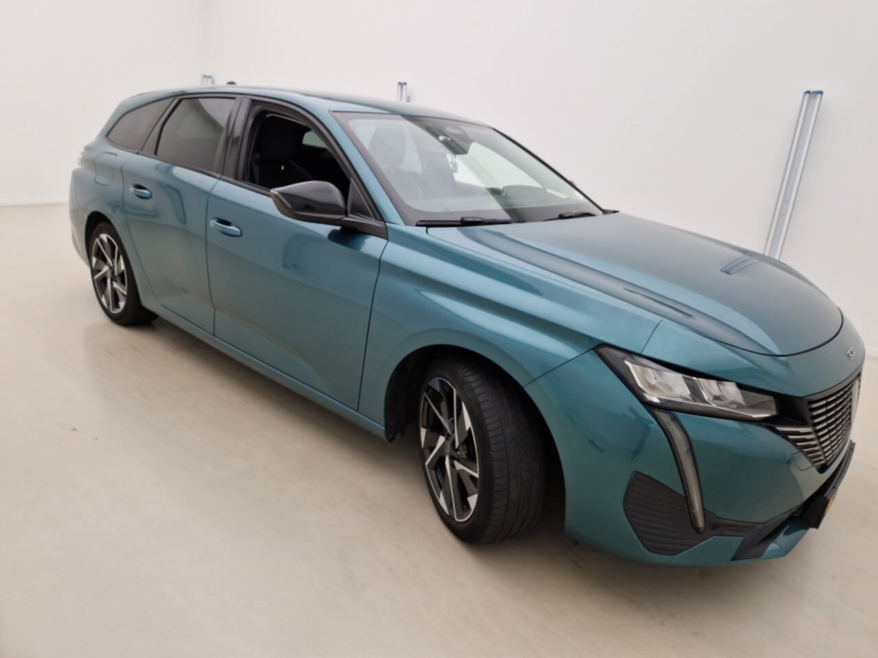 Peugeot 308 SW 1.2i Allure Pack - Petrol - Automatic - 131 hp - 150.525 km