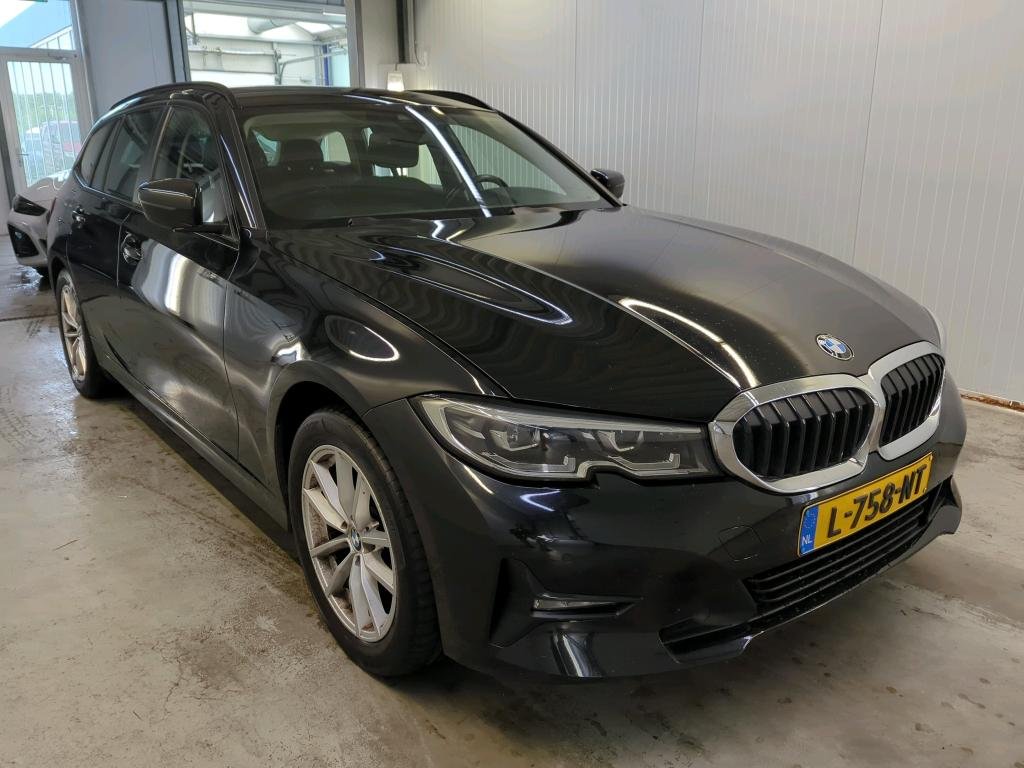 BMW 3 Series Touring 318i Business - Petrol - Automatic - 156 hp - 156.319 km