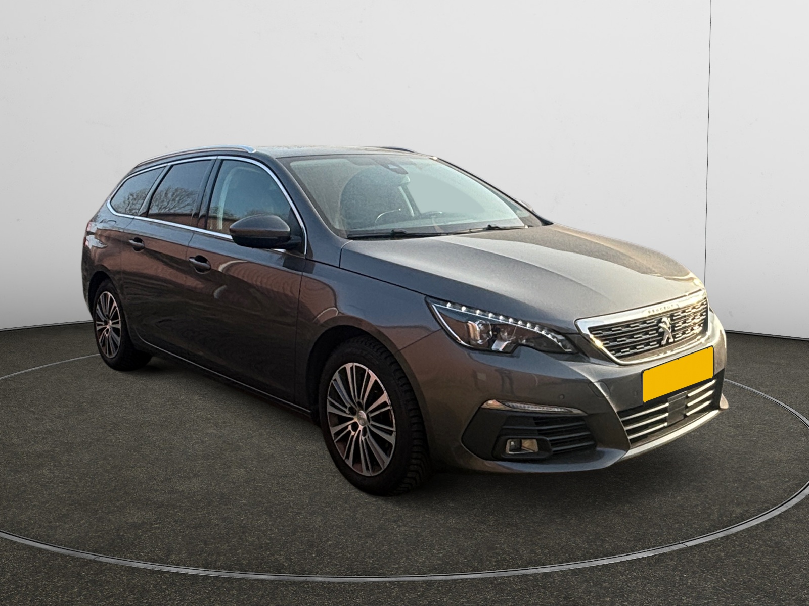 Peugeot 308 1.2i Allure - Petrol - Manual - 110 hp - 113.548 km