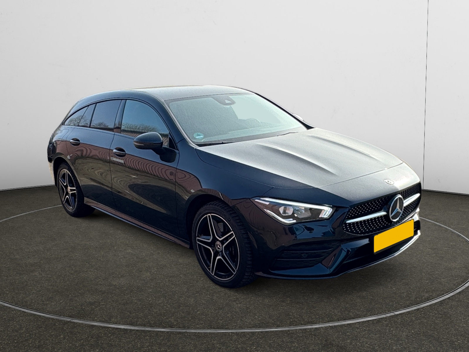 Mercedes-Benz CLA Shooting Brake 250e AMG Line - Hybrid - Automatic - 160 hp - 110.215 km