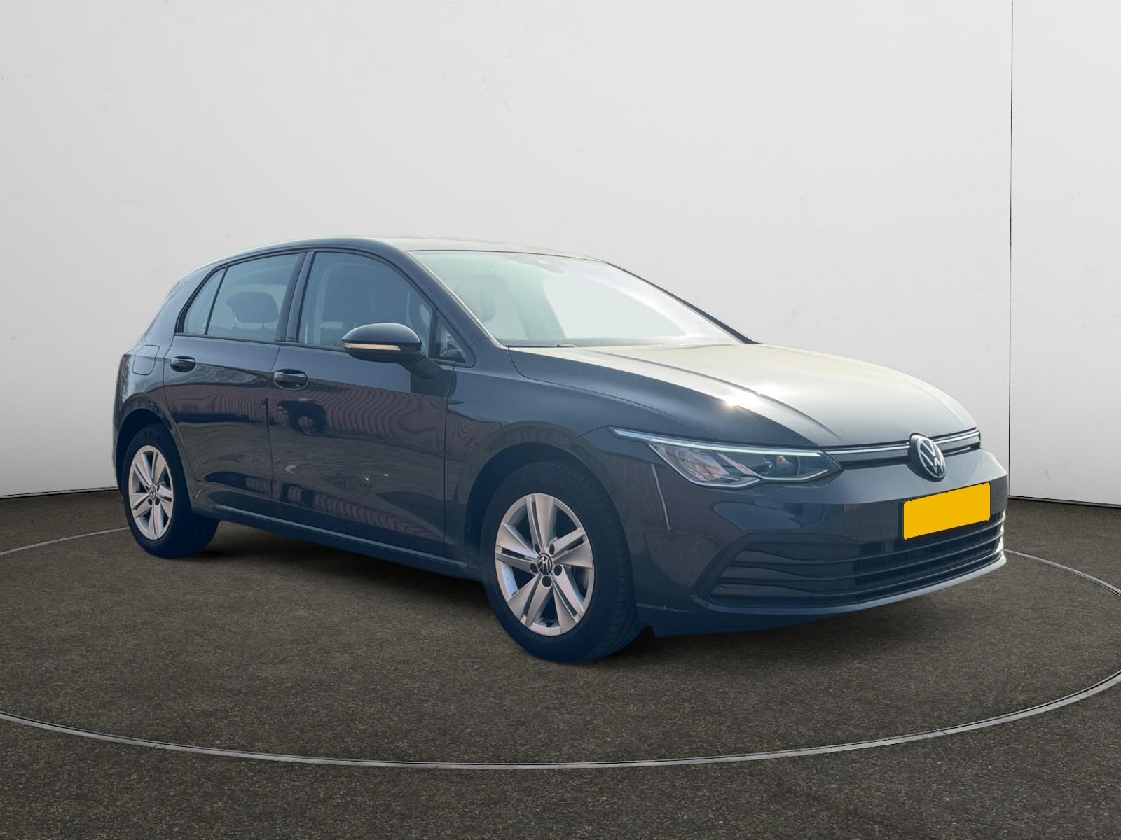 Volkswagen Golf 1.0 eTSI Life - Petrol - Manual - 110 hp - 75.200 km