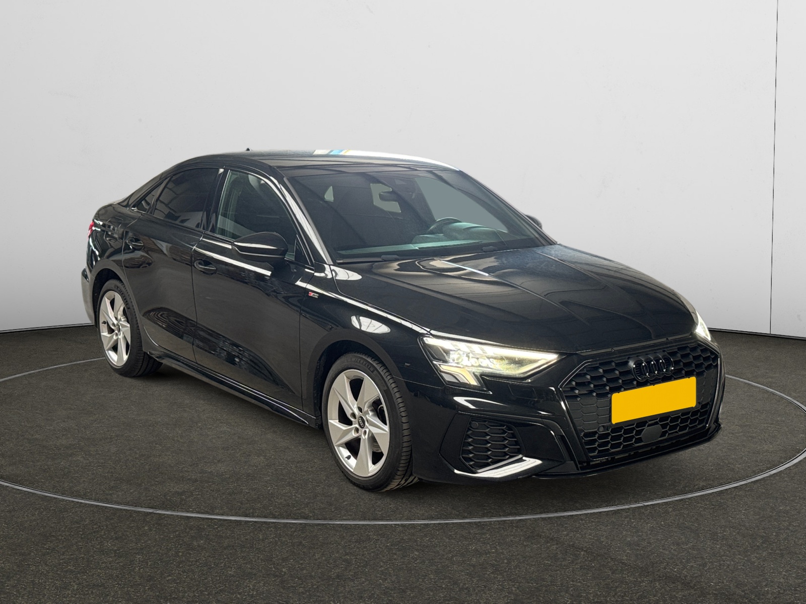 Audi A3 30 TFSI S Edition - Petrol - Automatic - 110 hp - 116.075 km