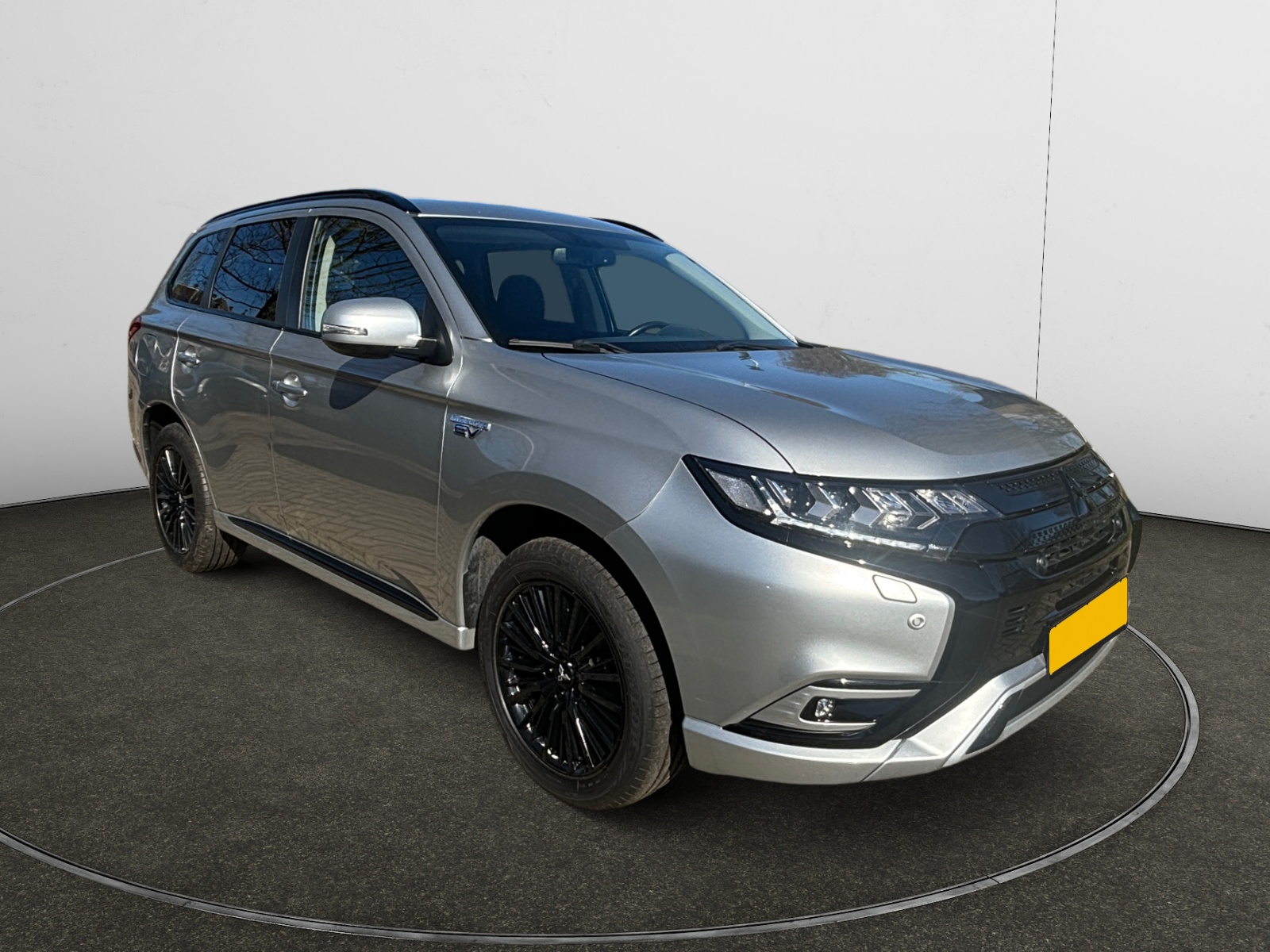 Mitsubishi Outlander 2.4 Intense - AWD - Hybrid - Automatic - 135 hp - 185.960 km