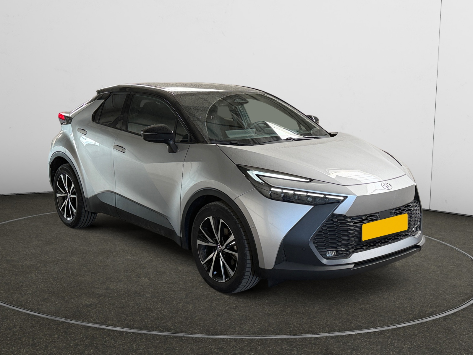 Toyota C-HR 1.8 Dynamic Plus - Hybrid - Automatic - 98 hp - 19.873 km