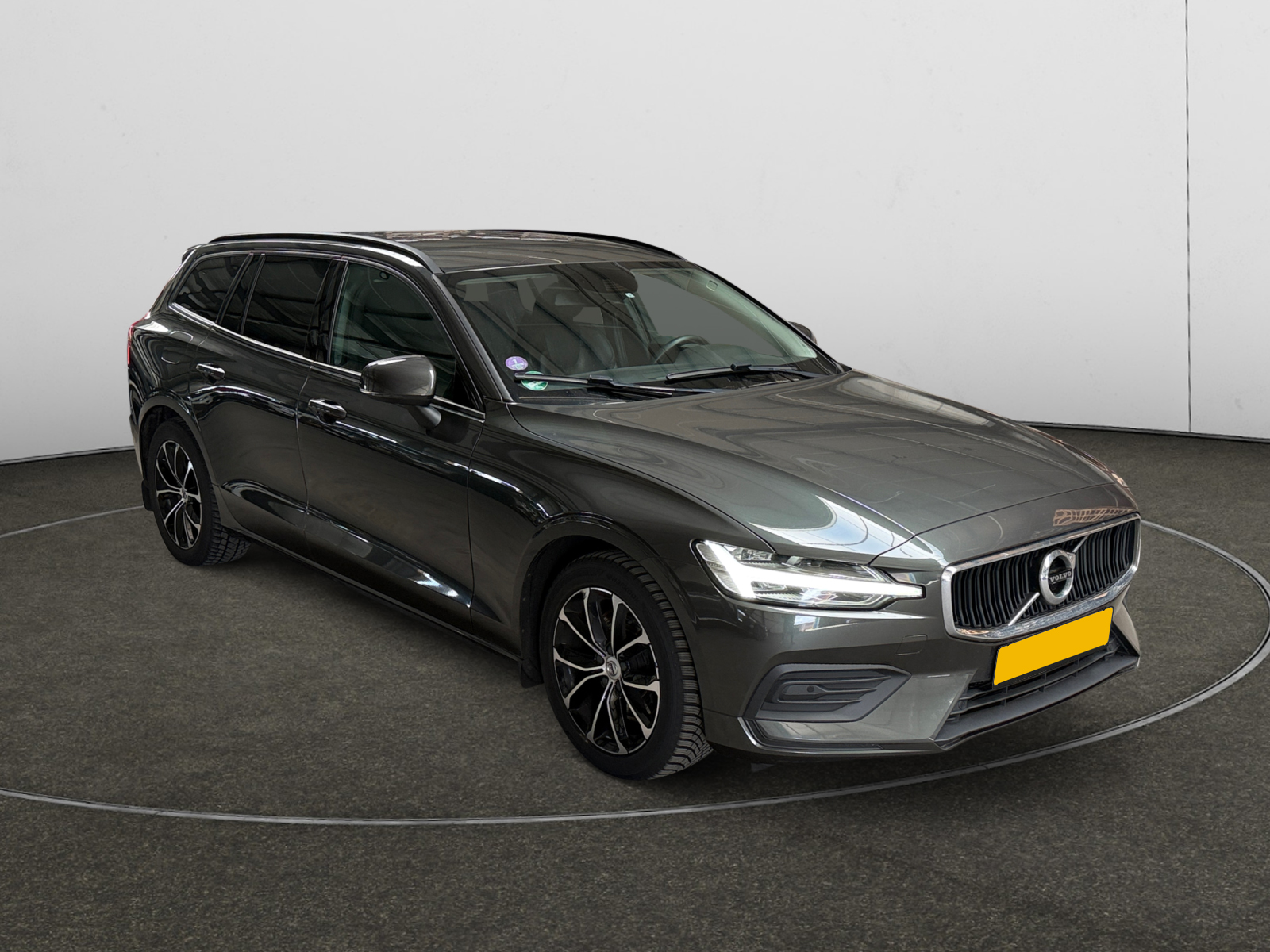 Volvo V60 B3 R-Design - Petrol - Automatic - 163 hp - 183.363 km