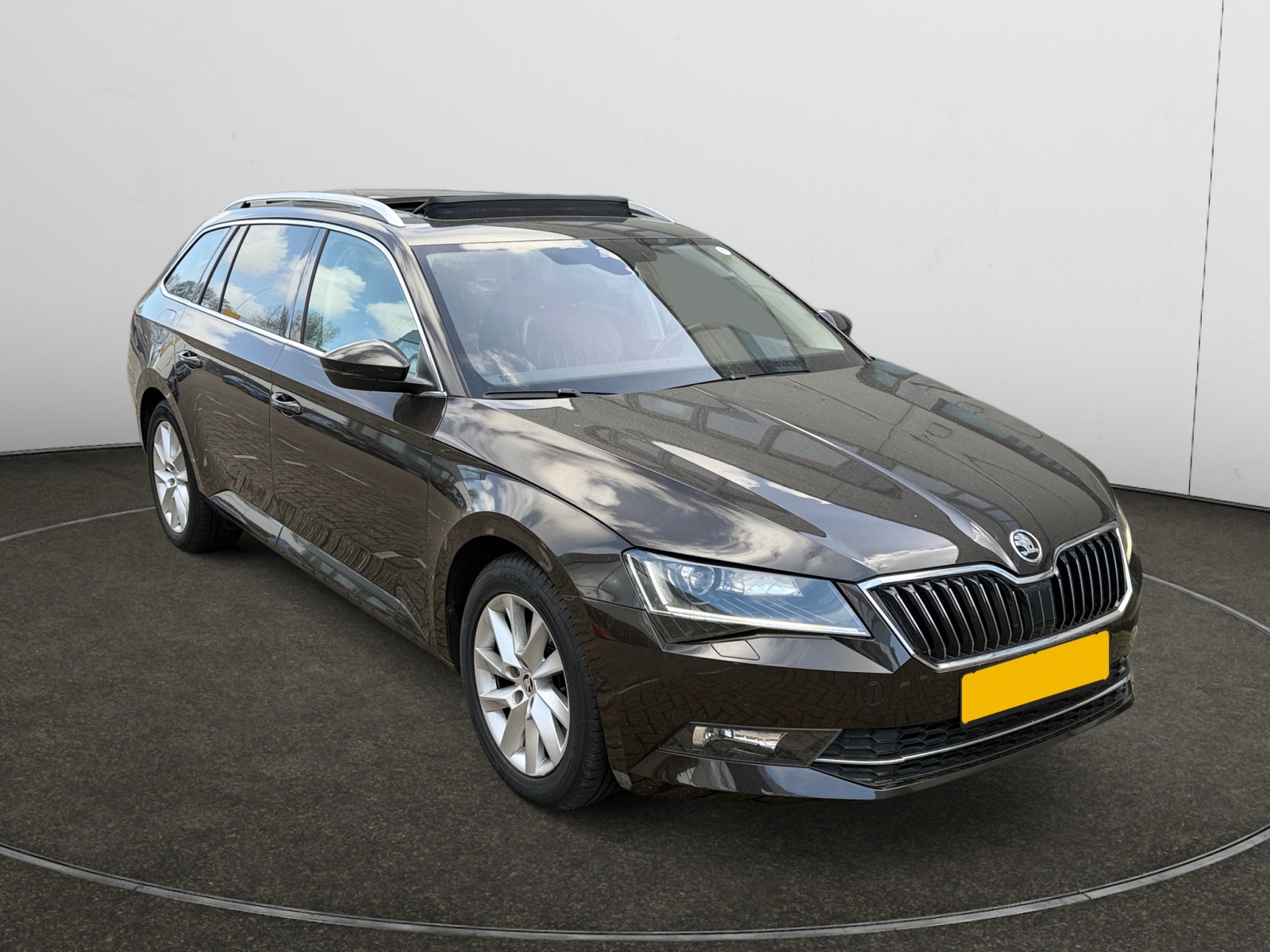 Skoda Superb Combi 1.5 TSI Style - Petrol - Automatic - 150 hp - 146.354 km